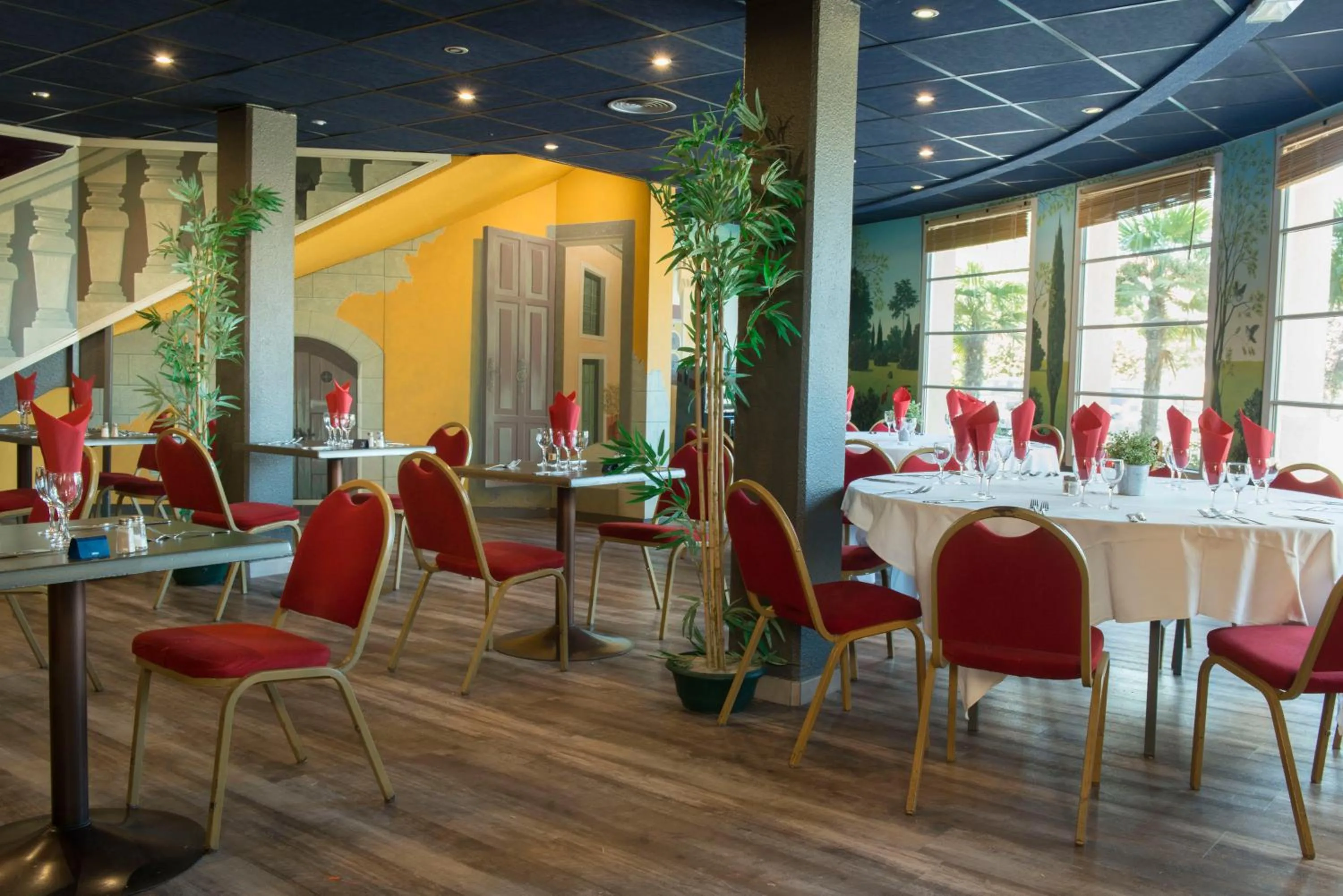 Restaurant/places to eat in Espace Leonard De Vinci