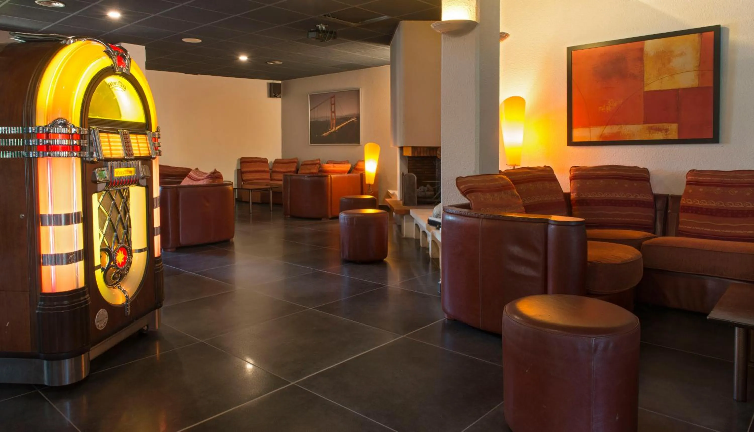 Communal lounge/ TV room in Espace Leonard De Vinci