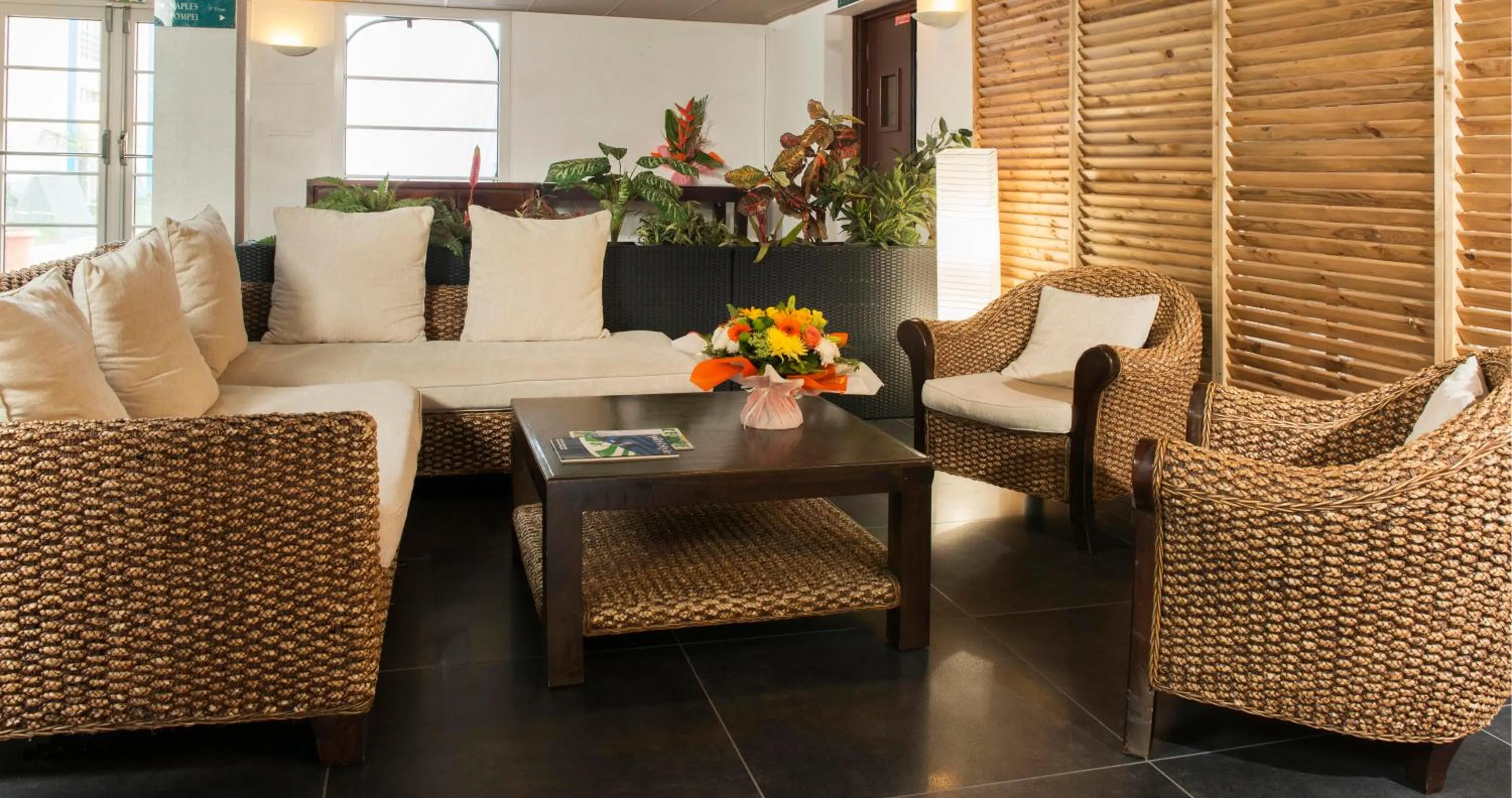 Communal lounge/ TV room in Espace Leonard De Vinci