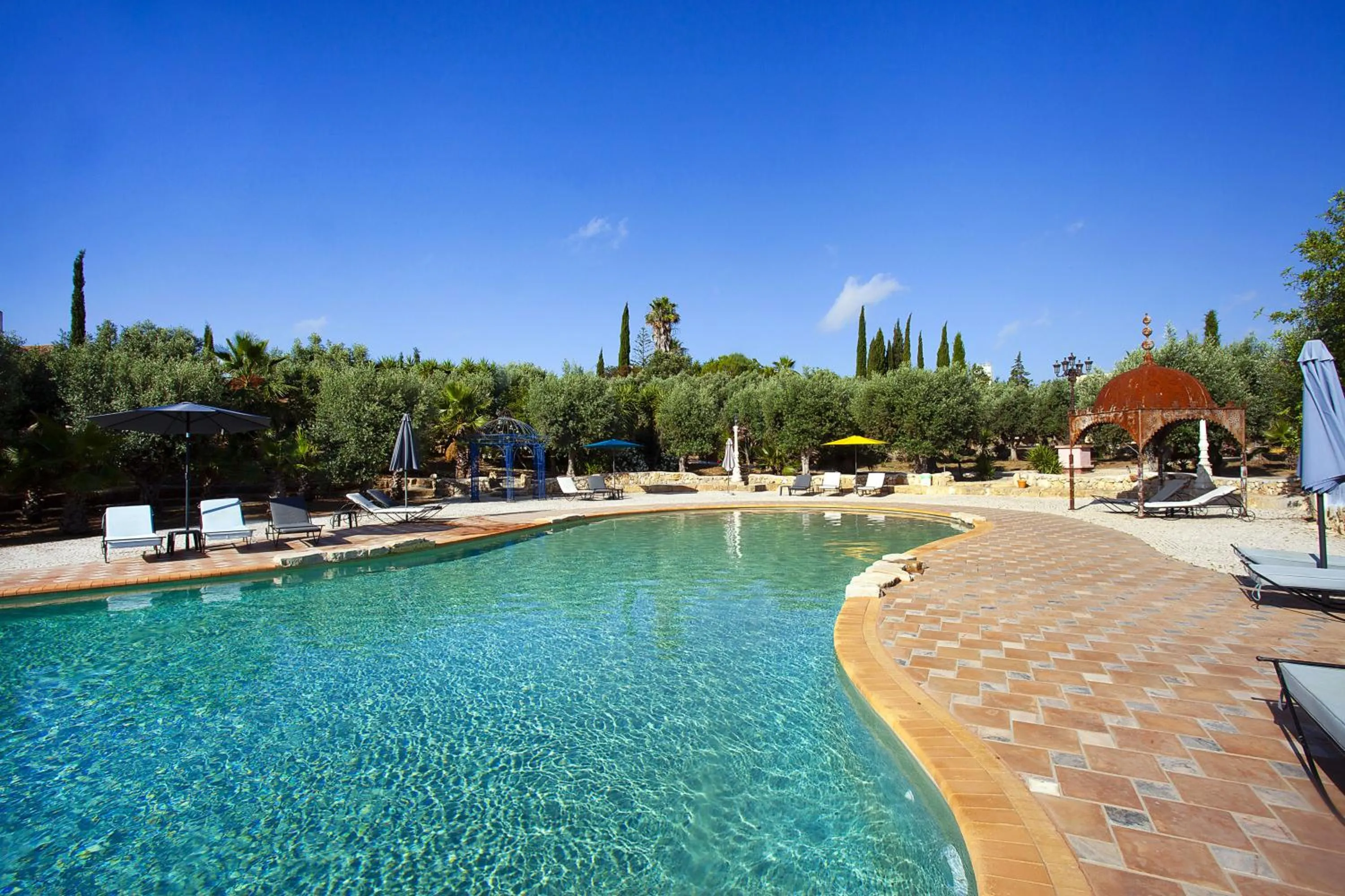 Swimming pool in Hotel de Charme Capela das Artes