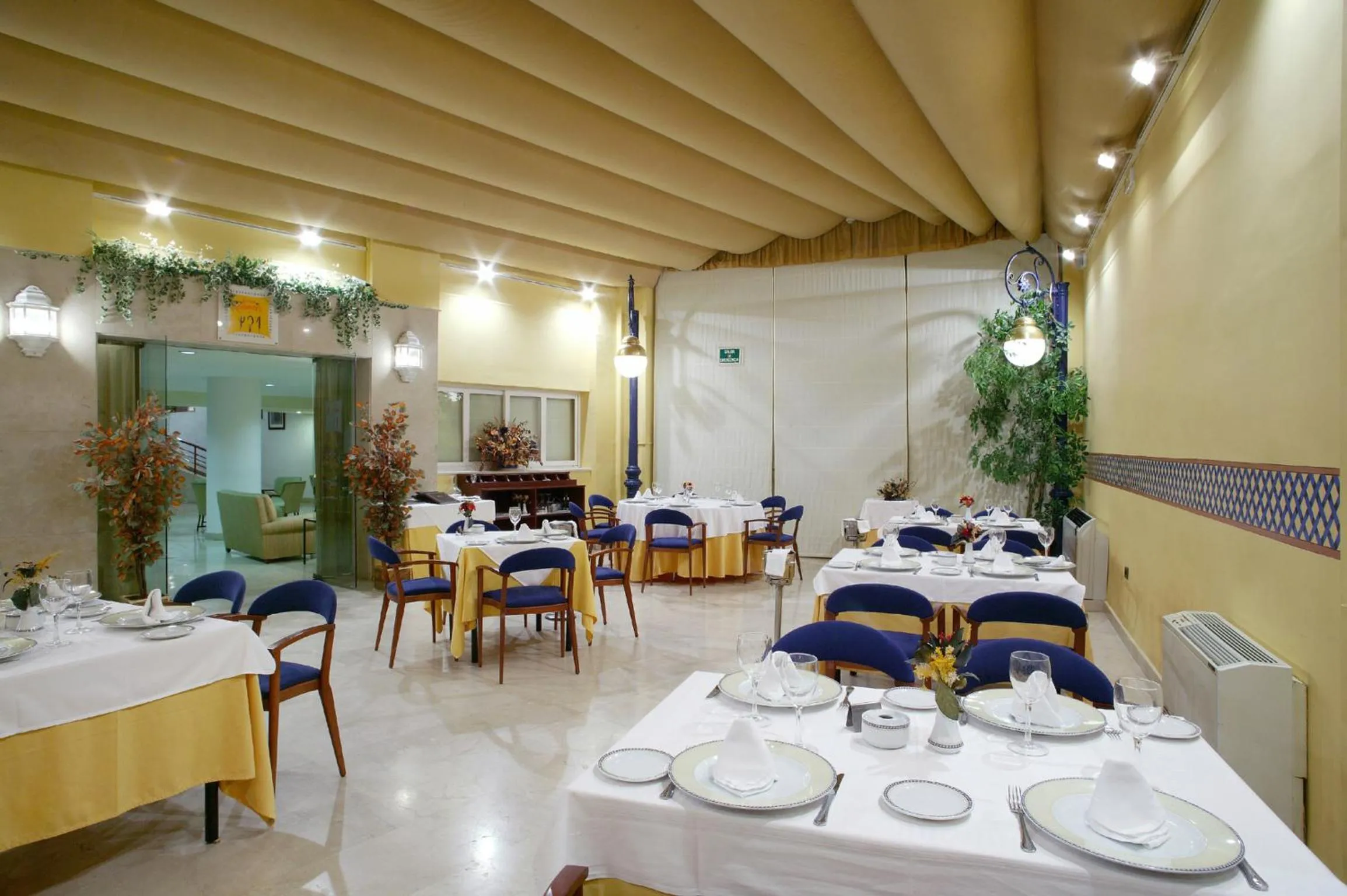 Restaurant/places to eat in Senator Huelva