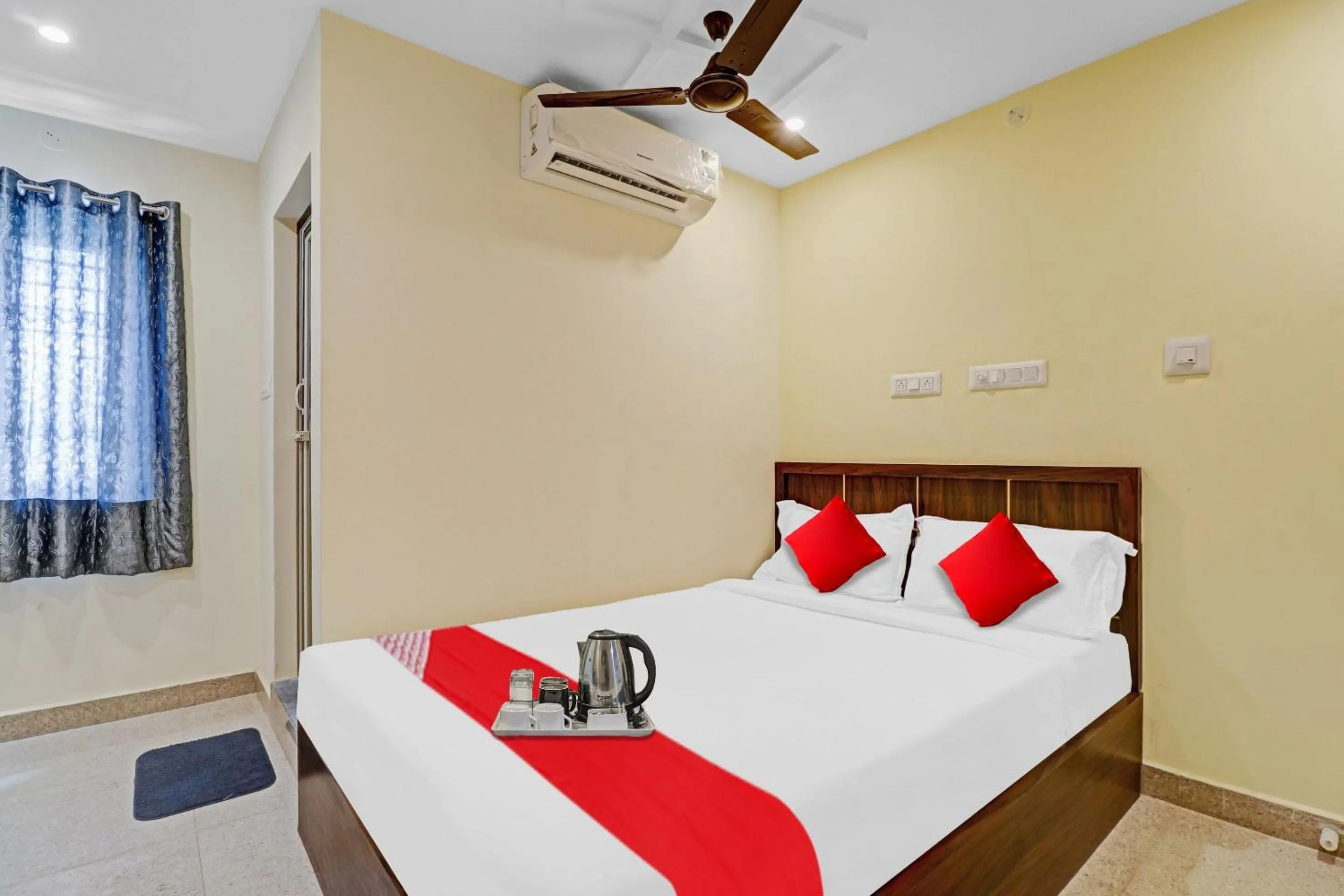 Bedroom in Hotel O GN Nelli Suites