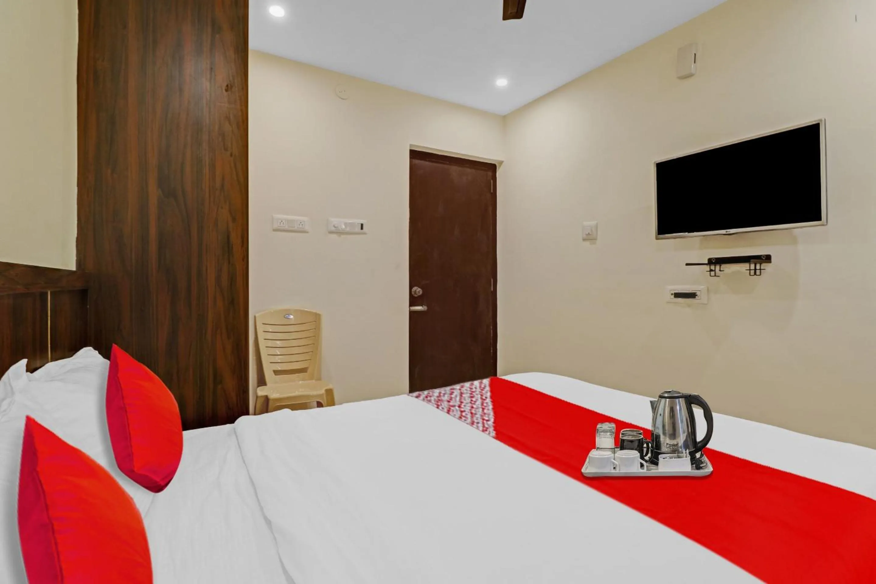 Bedroom, Bed in Hotel O GN Nelli Suites