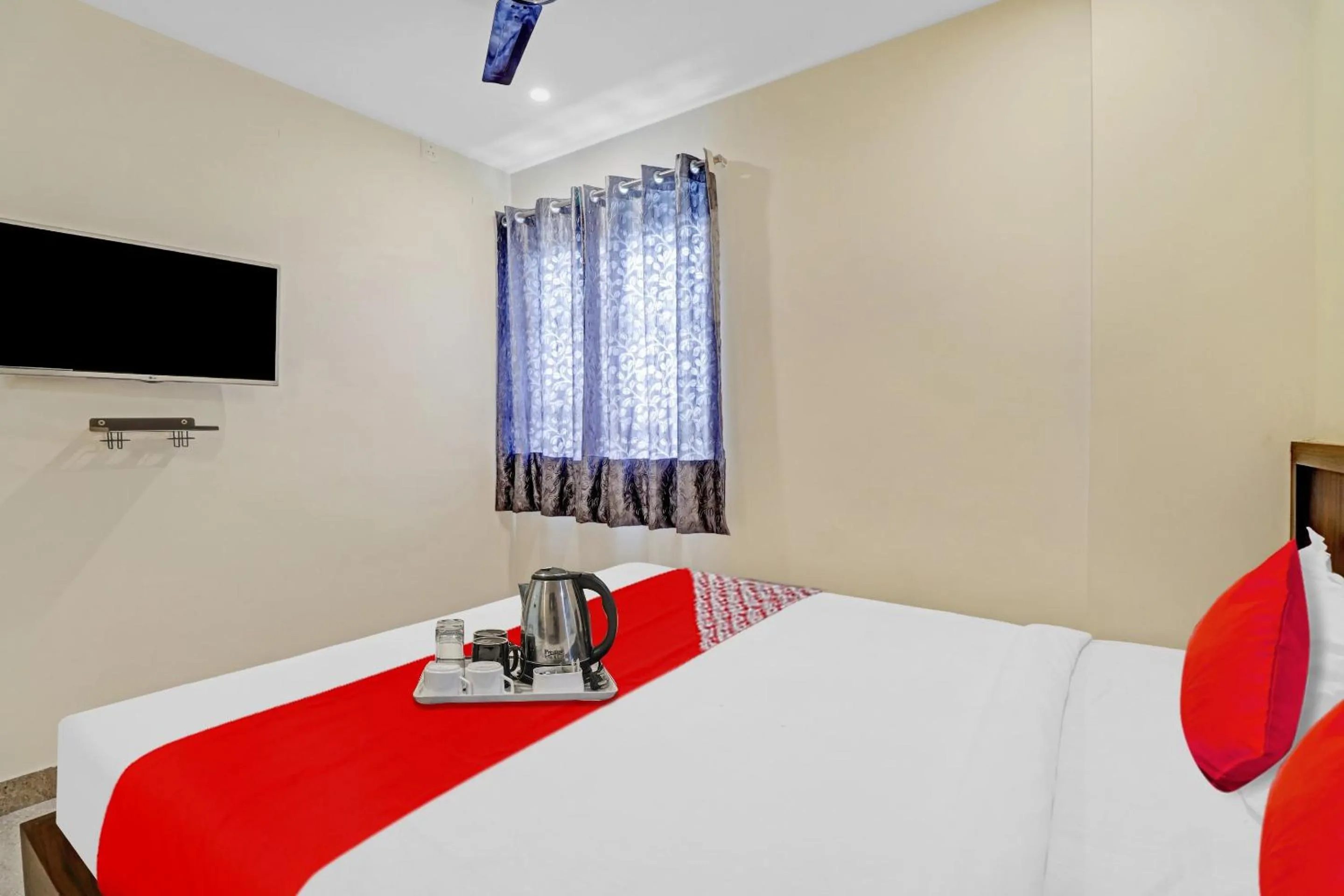 Bedroom in Hotel O GN Nelli Suites