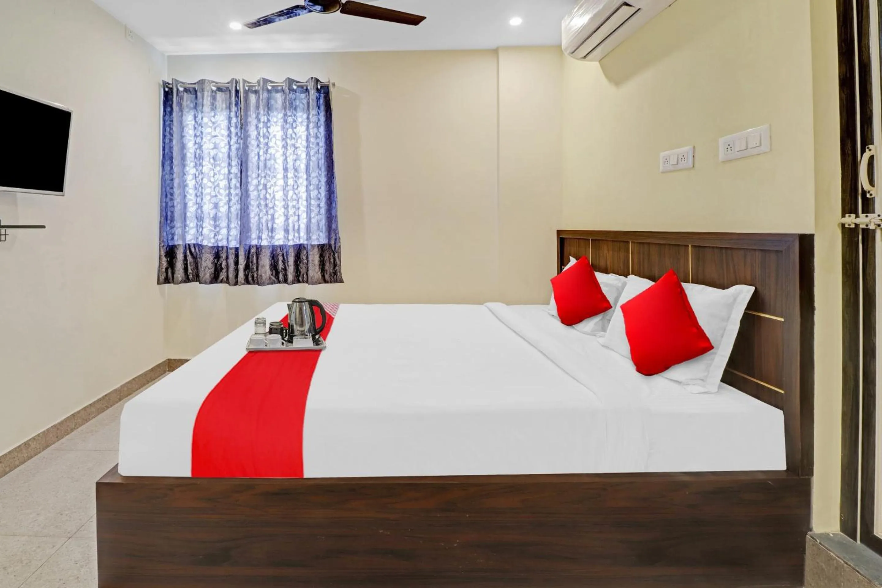 Bedroom in Hotel O GN Nelli Suites