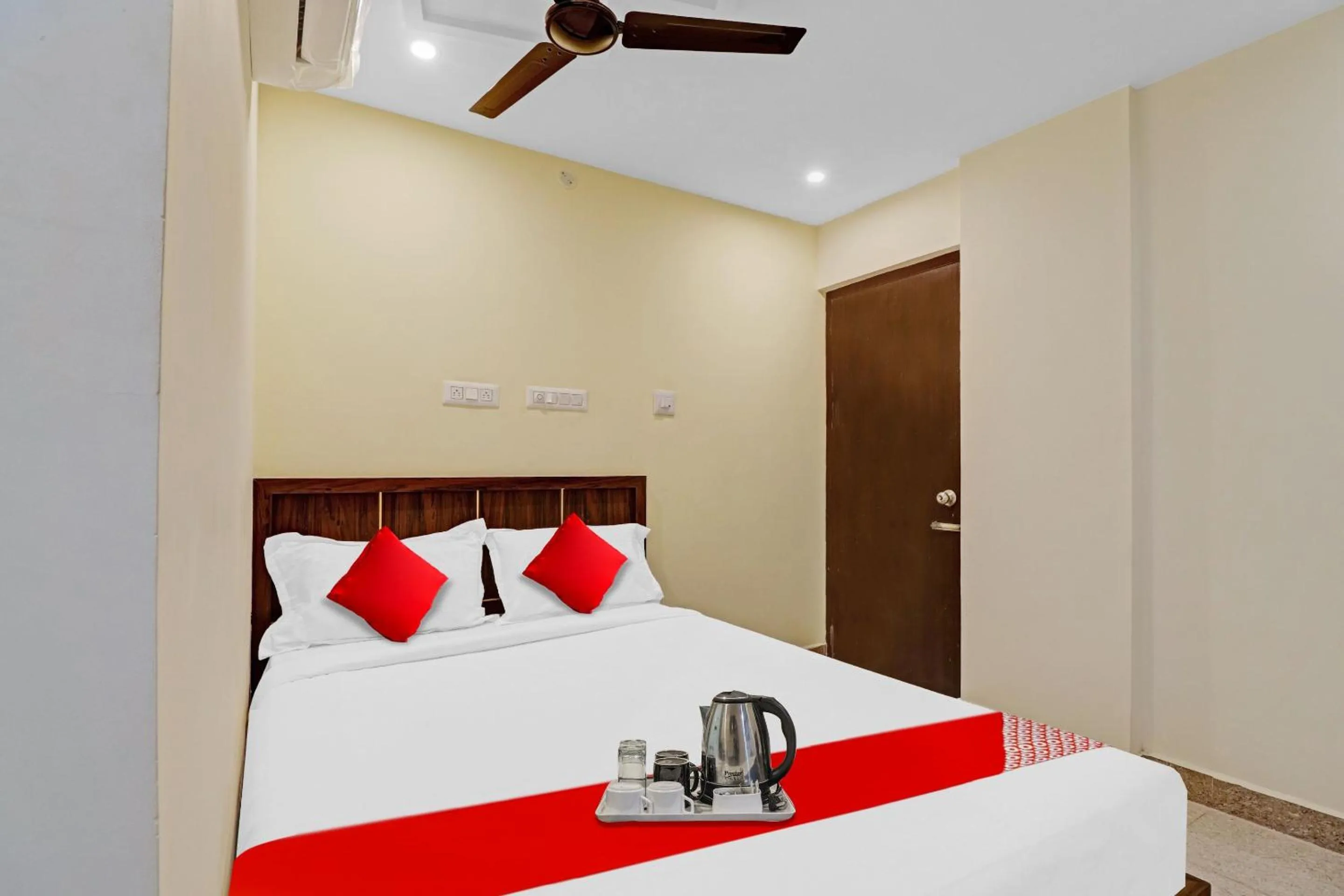 Bedroom in Hotel O GN Nelli Suites