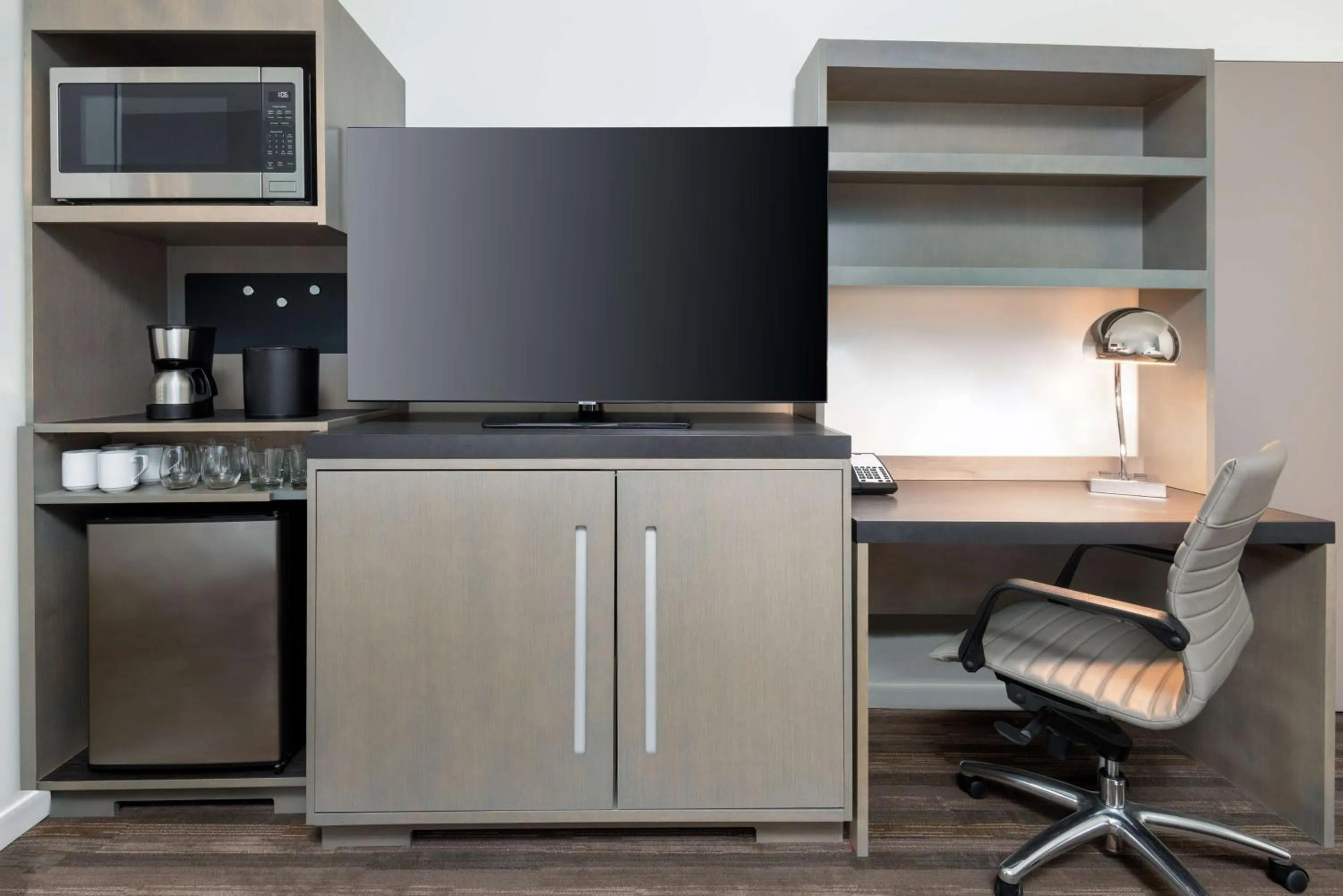 Bedroom in Hyatt House Orlando Airport