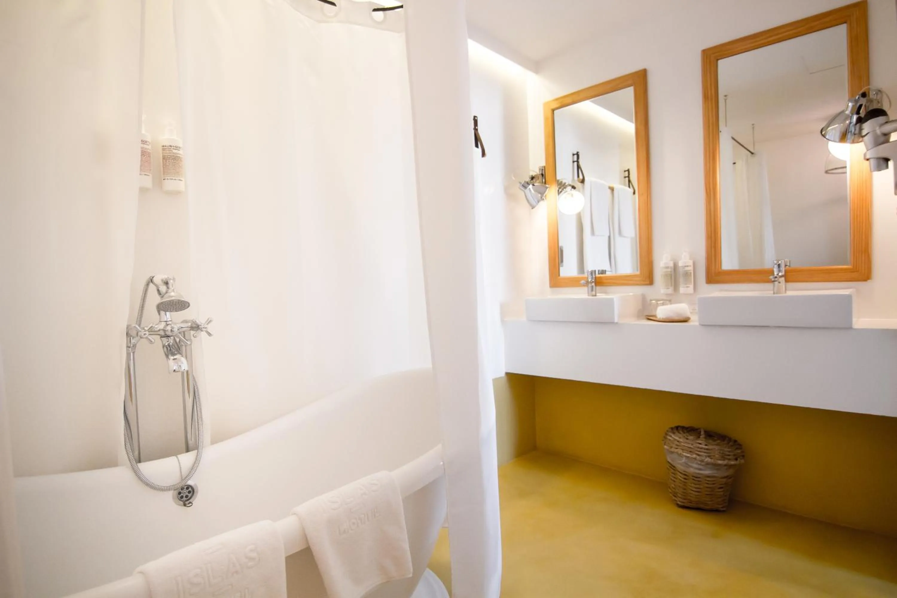 Bathroom in 7 Islas Hotel