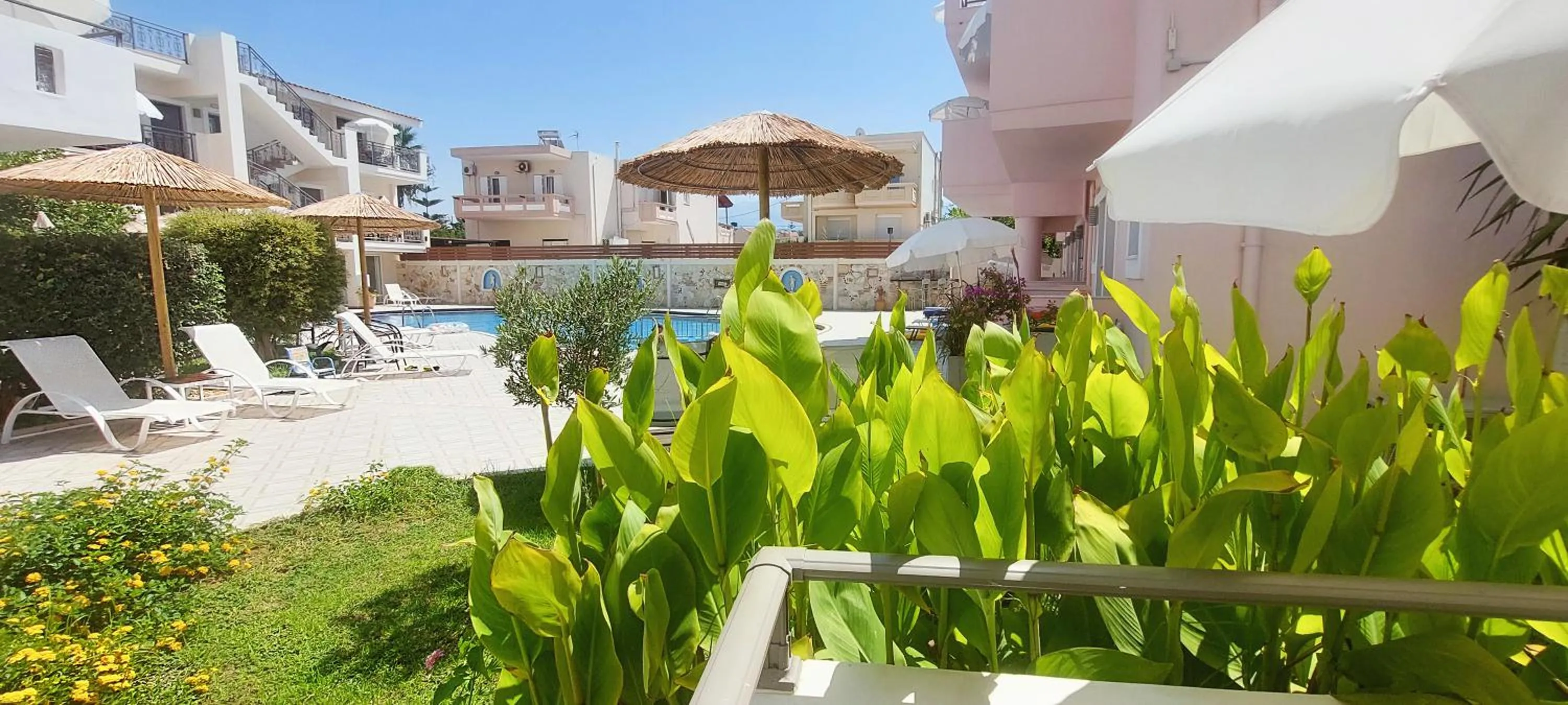 Garden in Flamingos Hotel Apartments