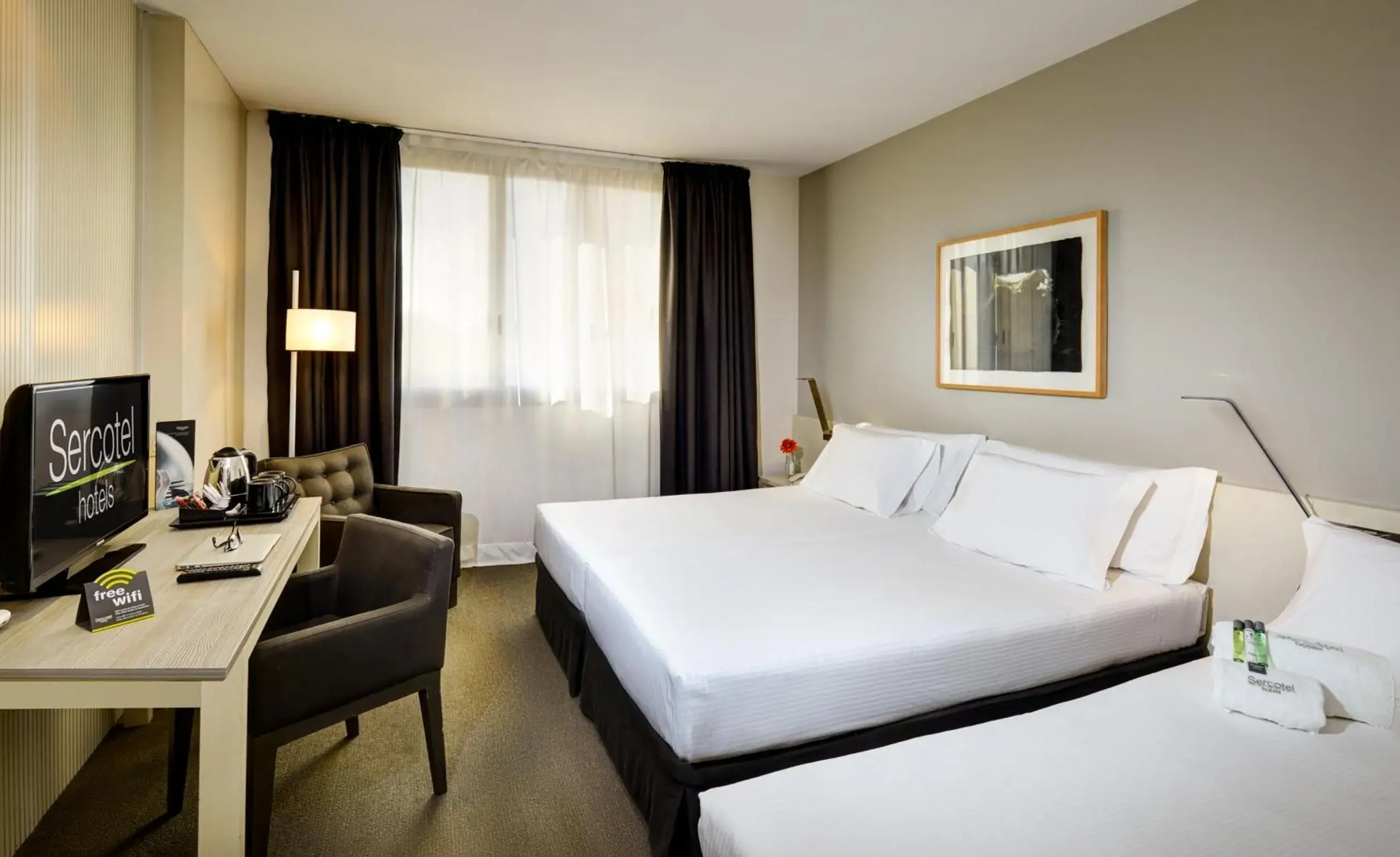 Triple Room in Sercotel Amister Art Hotel Barcelona Triple Room in Sercotel Amister Art Hotel Barcelona