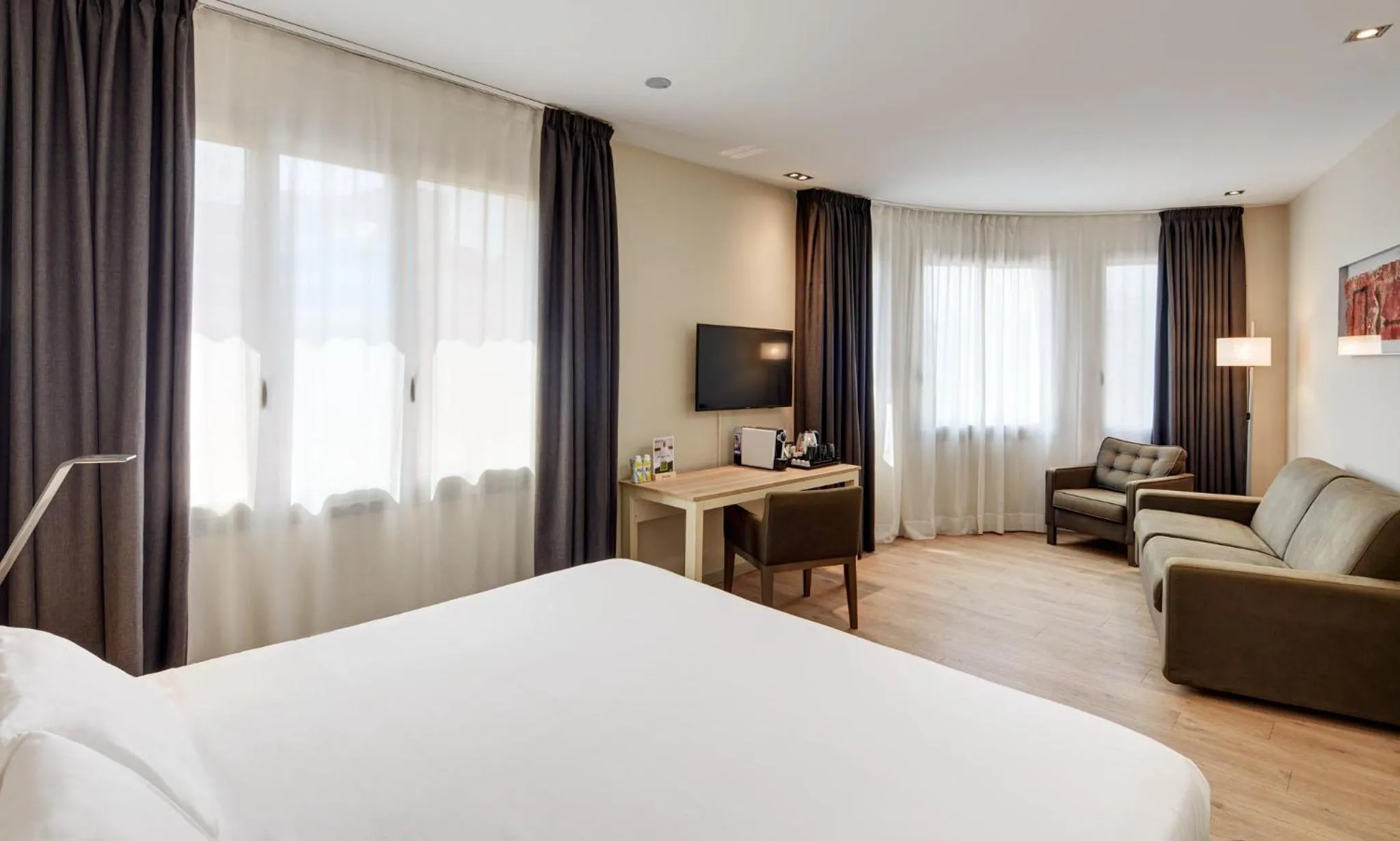 Photo of the whole room, Bed in Sercotel Amister Art Hotel Barcelona