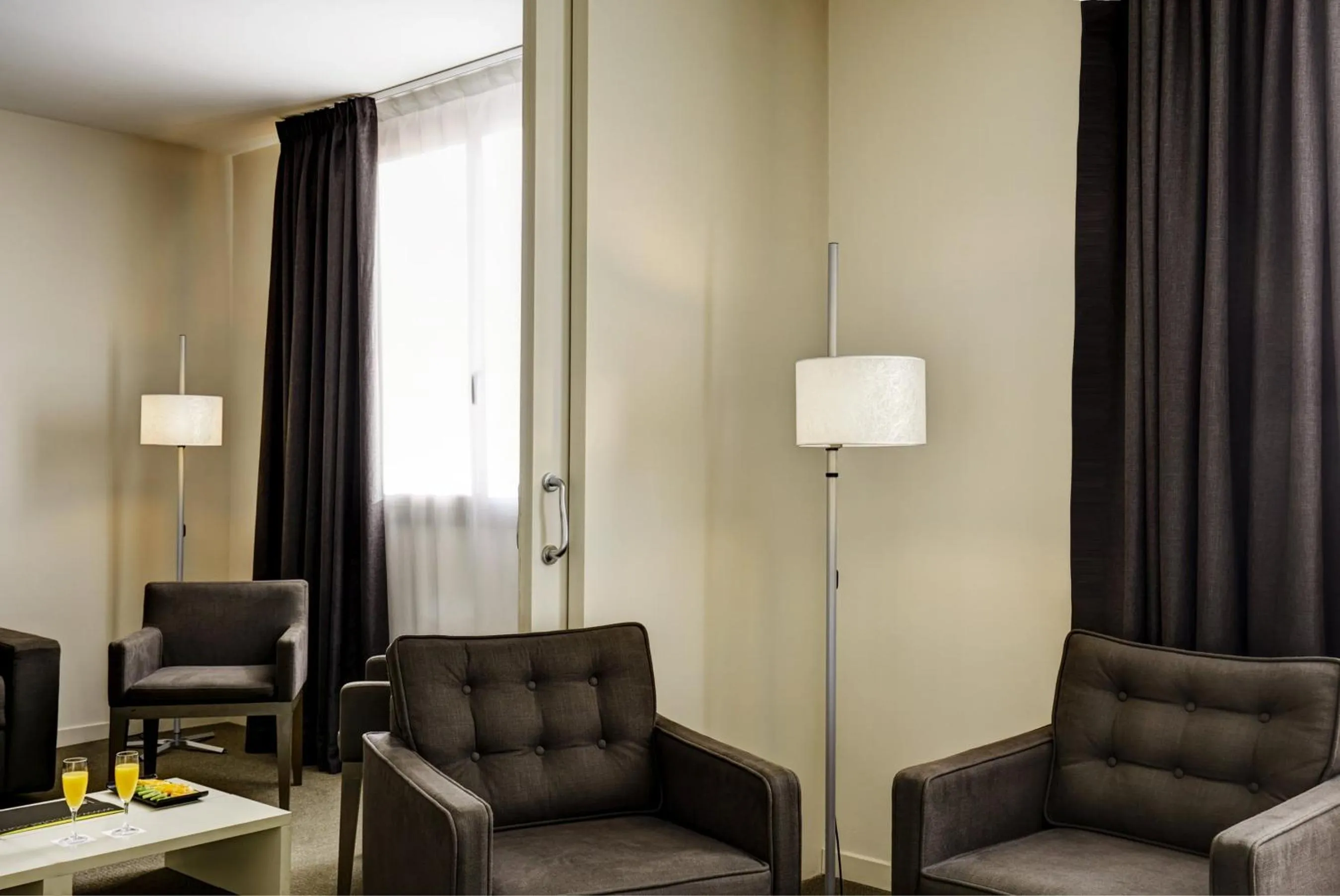 Photo of the whole room in Sercotel Amister Art Hotel Barcelona