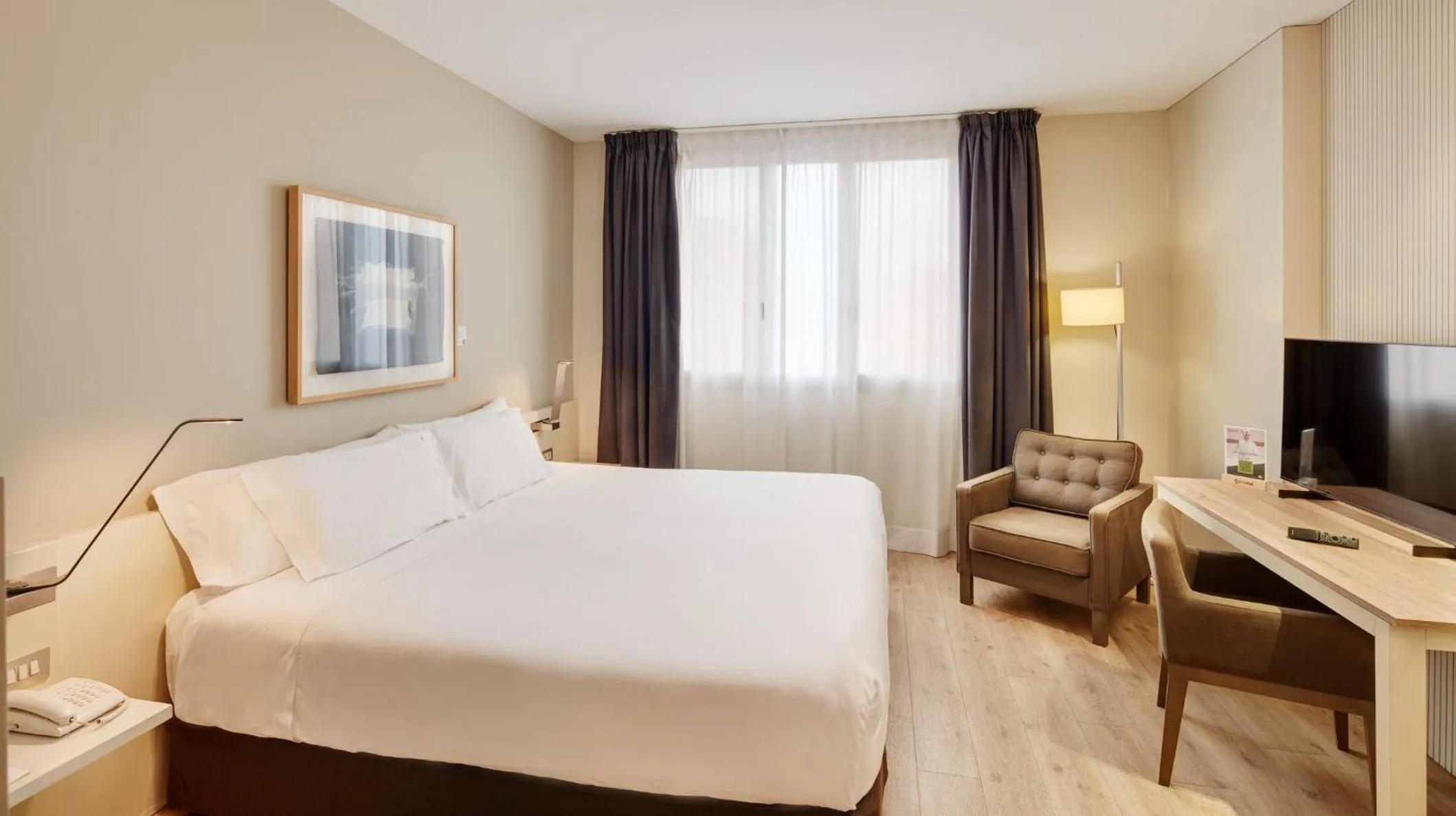 Photo of the whole room, Bed in Sercotel Amister Art Hotel Barcelona