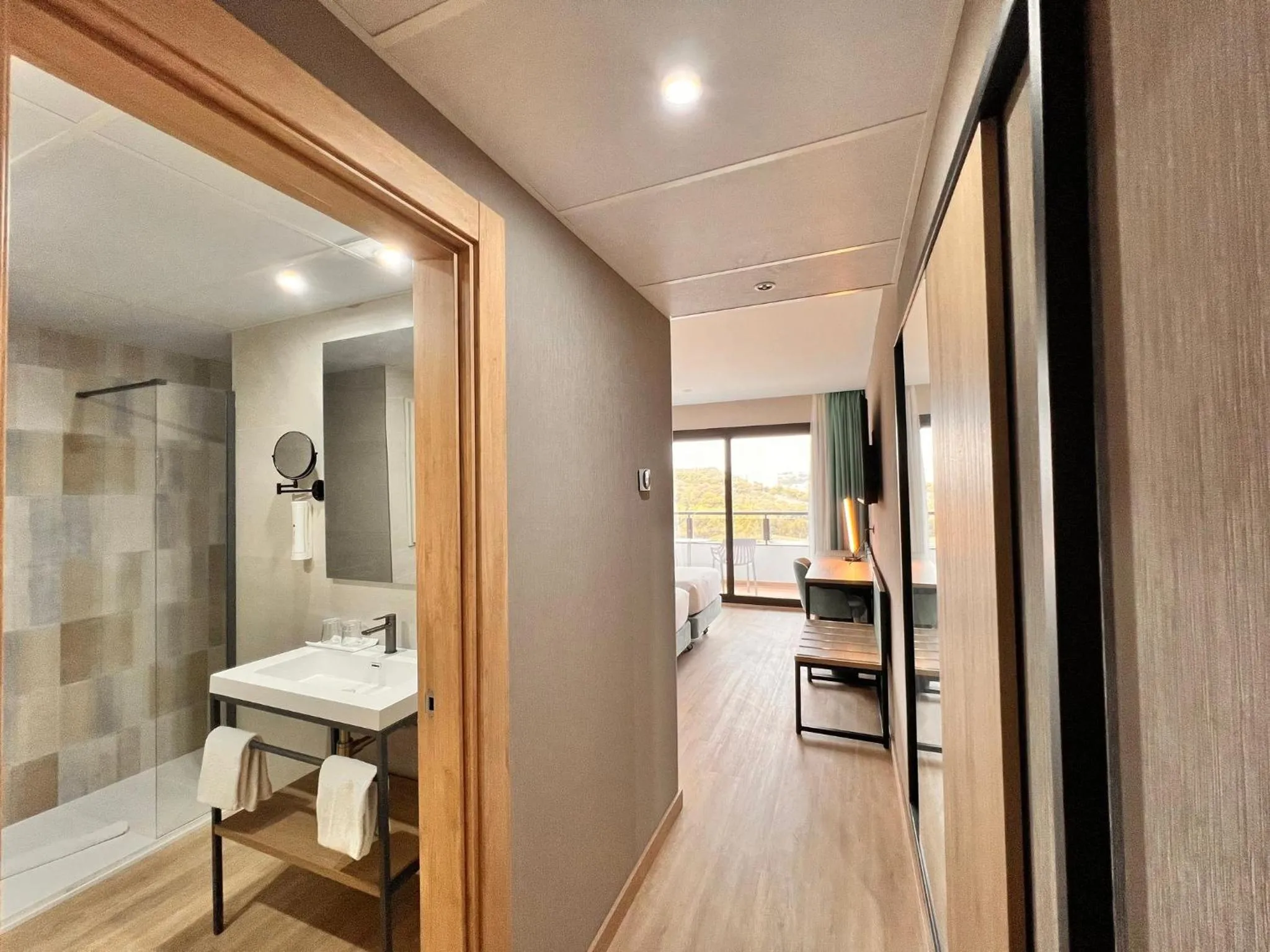 Photo of the whole room in Sercotel Maya Alicante