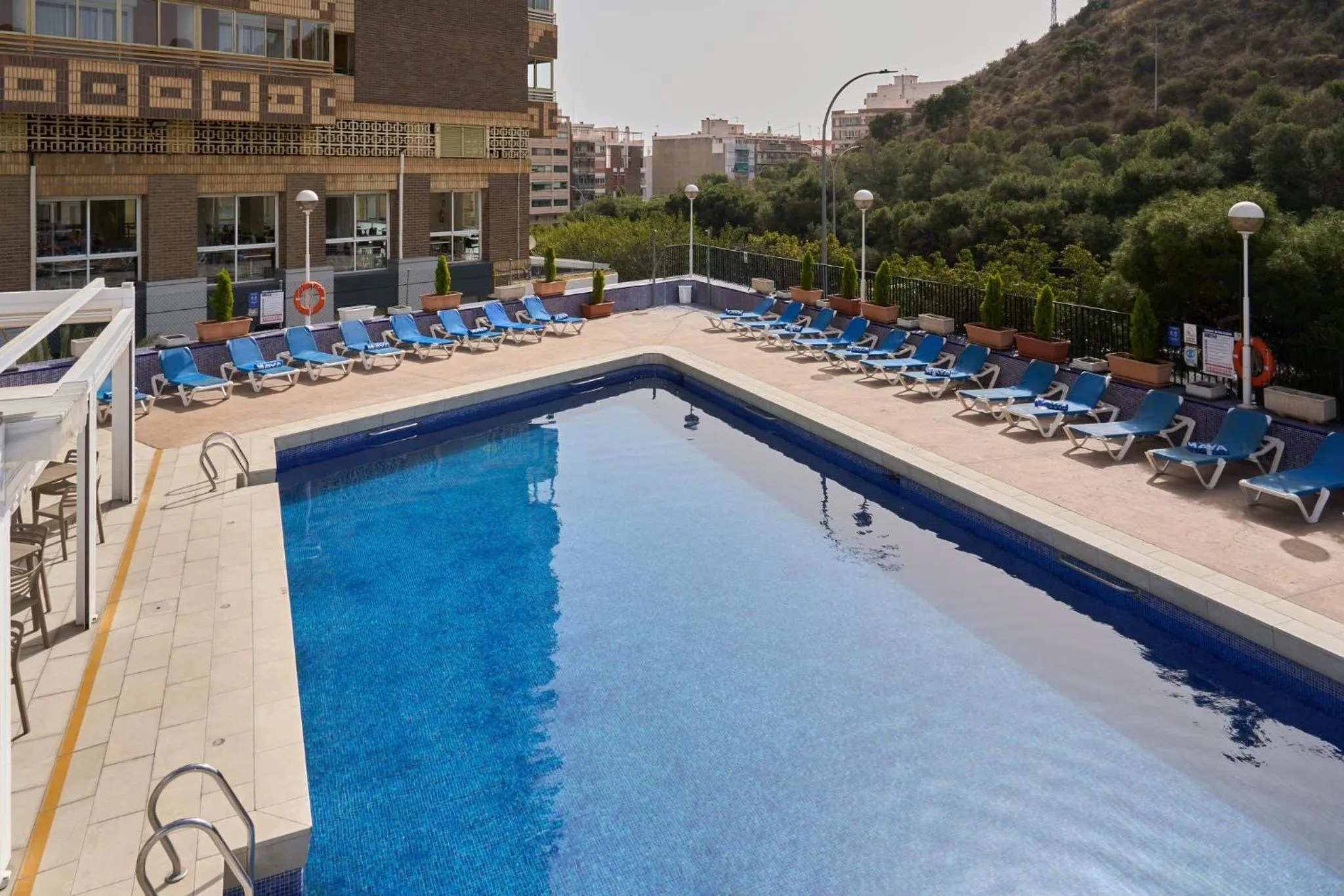 Swimming pool in Sercotel Maya Alicante