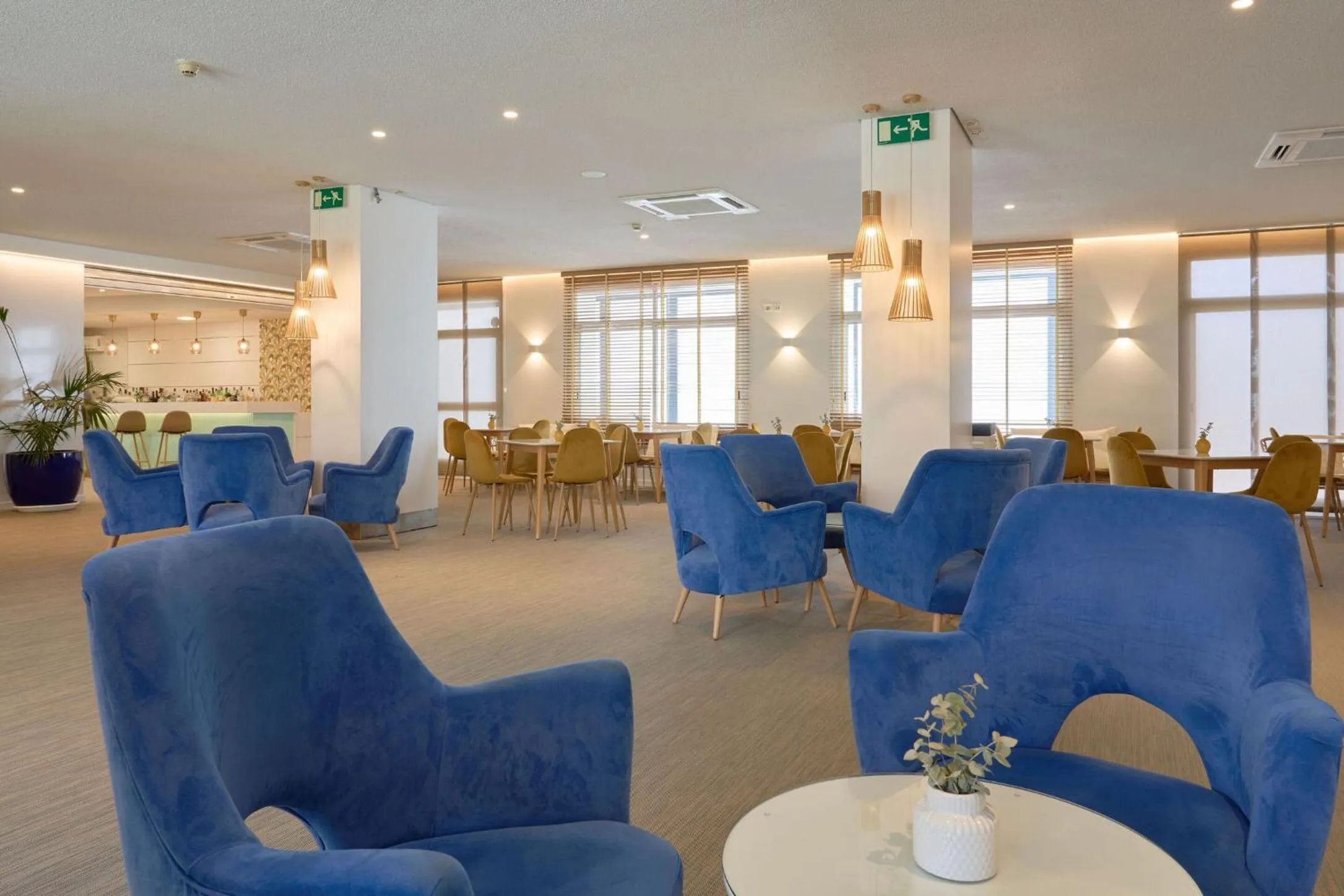 Lounge or bar in Sercotel Maya Alicante