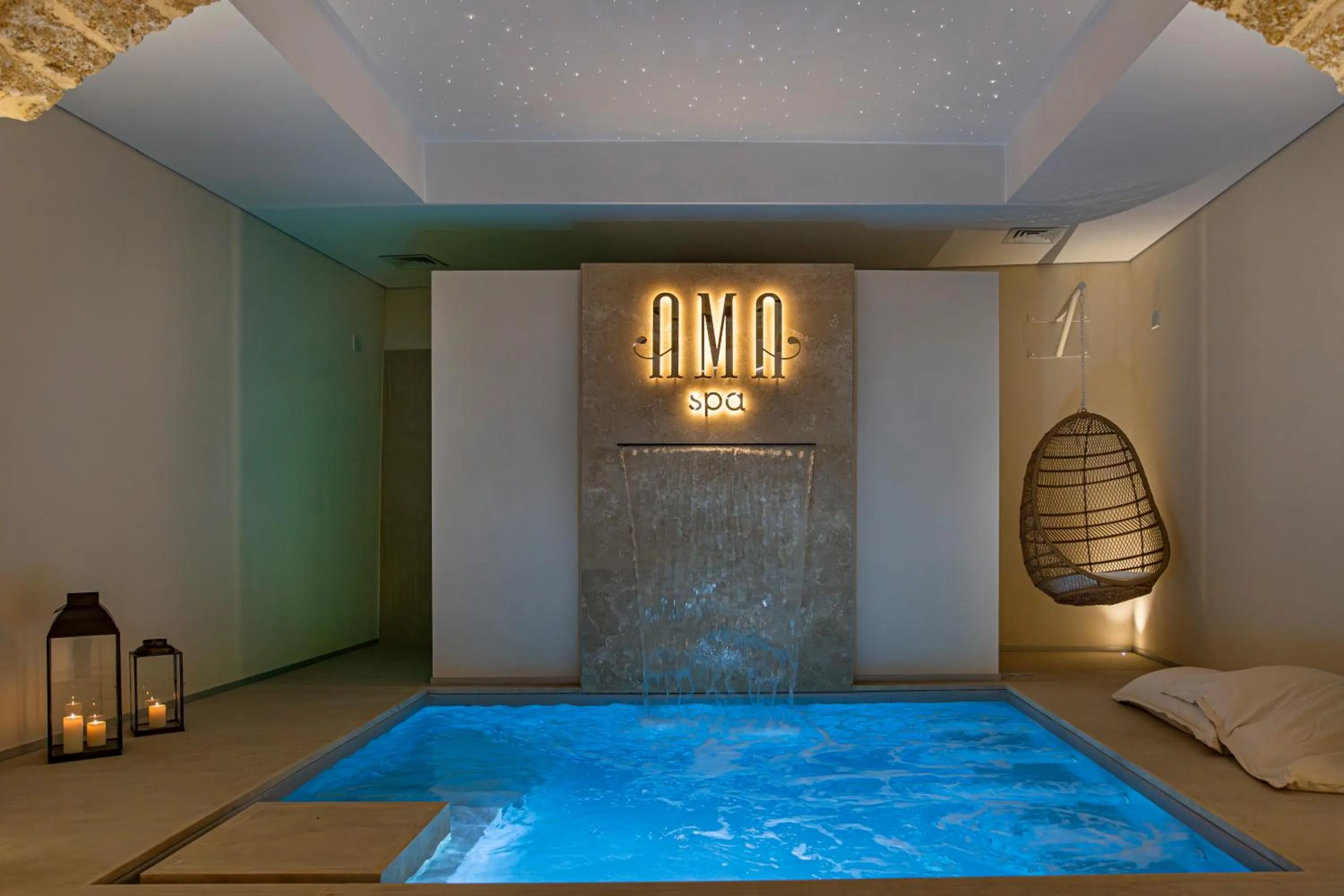 Hot Tub in Costamante Suites & Spa