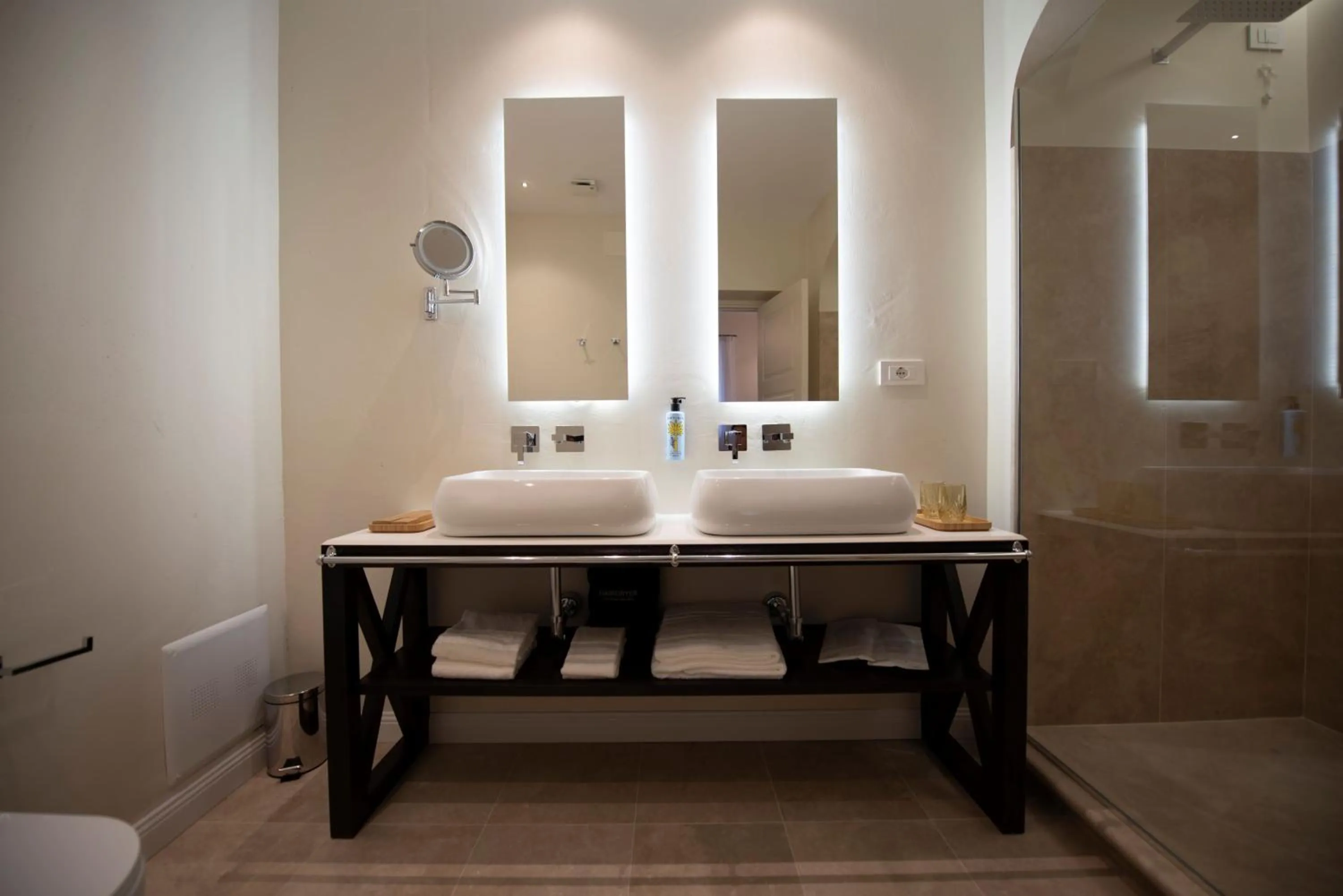 Shower in Costamante Suites & Spa