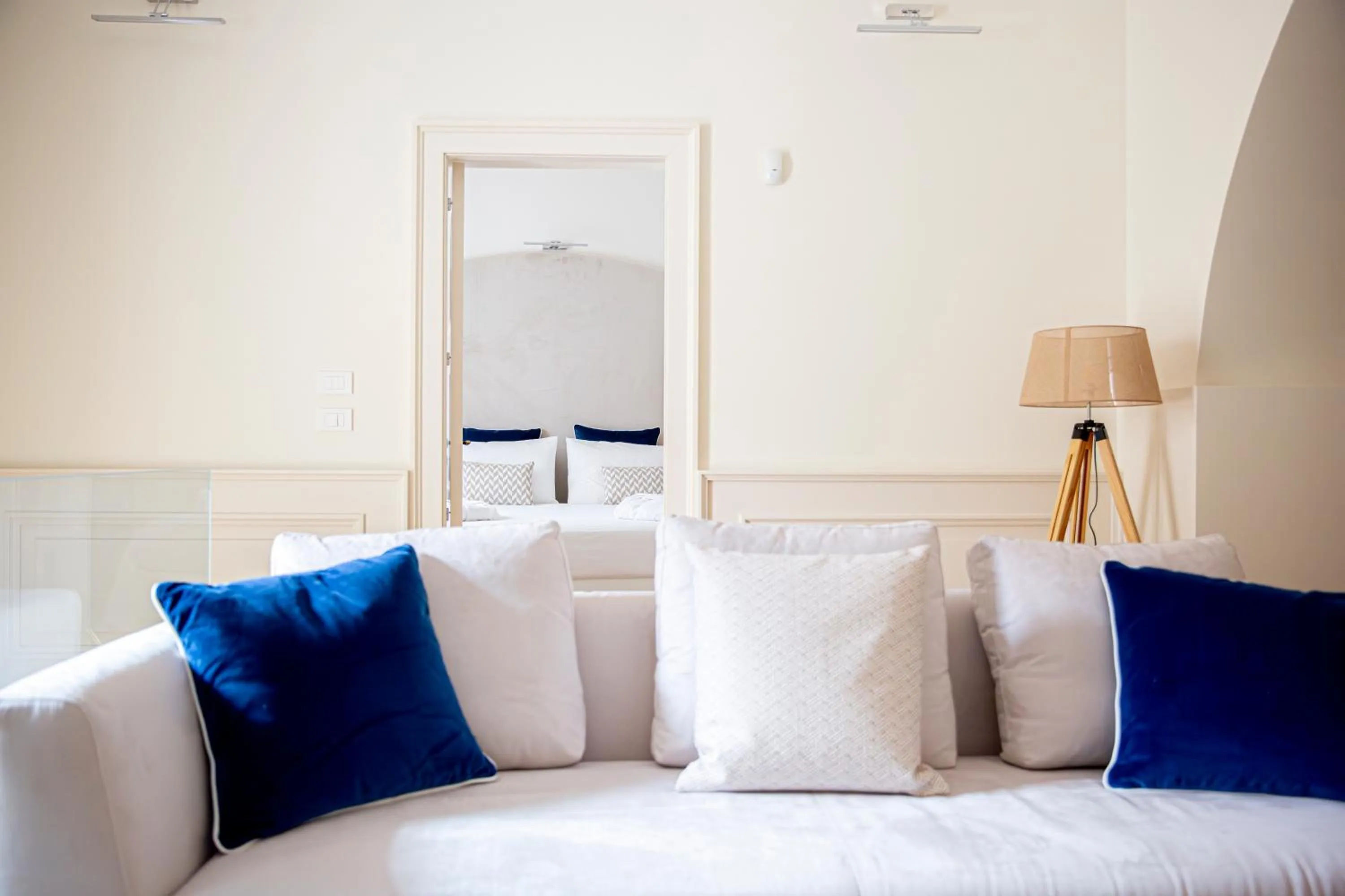 Living room, Bed in Costamante Suites & Spa