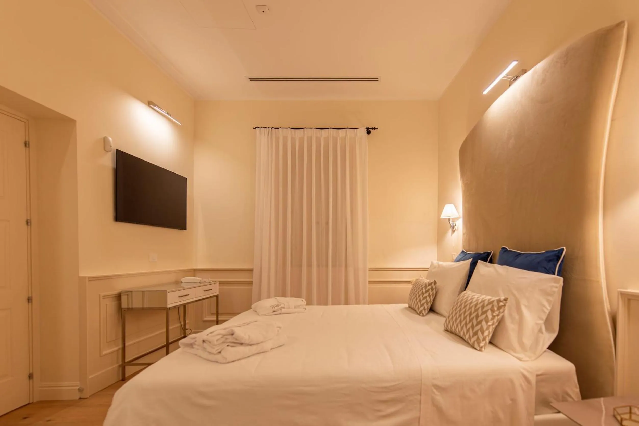 Bed in Costamante Suites & Spa