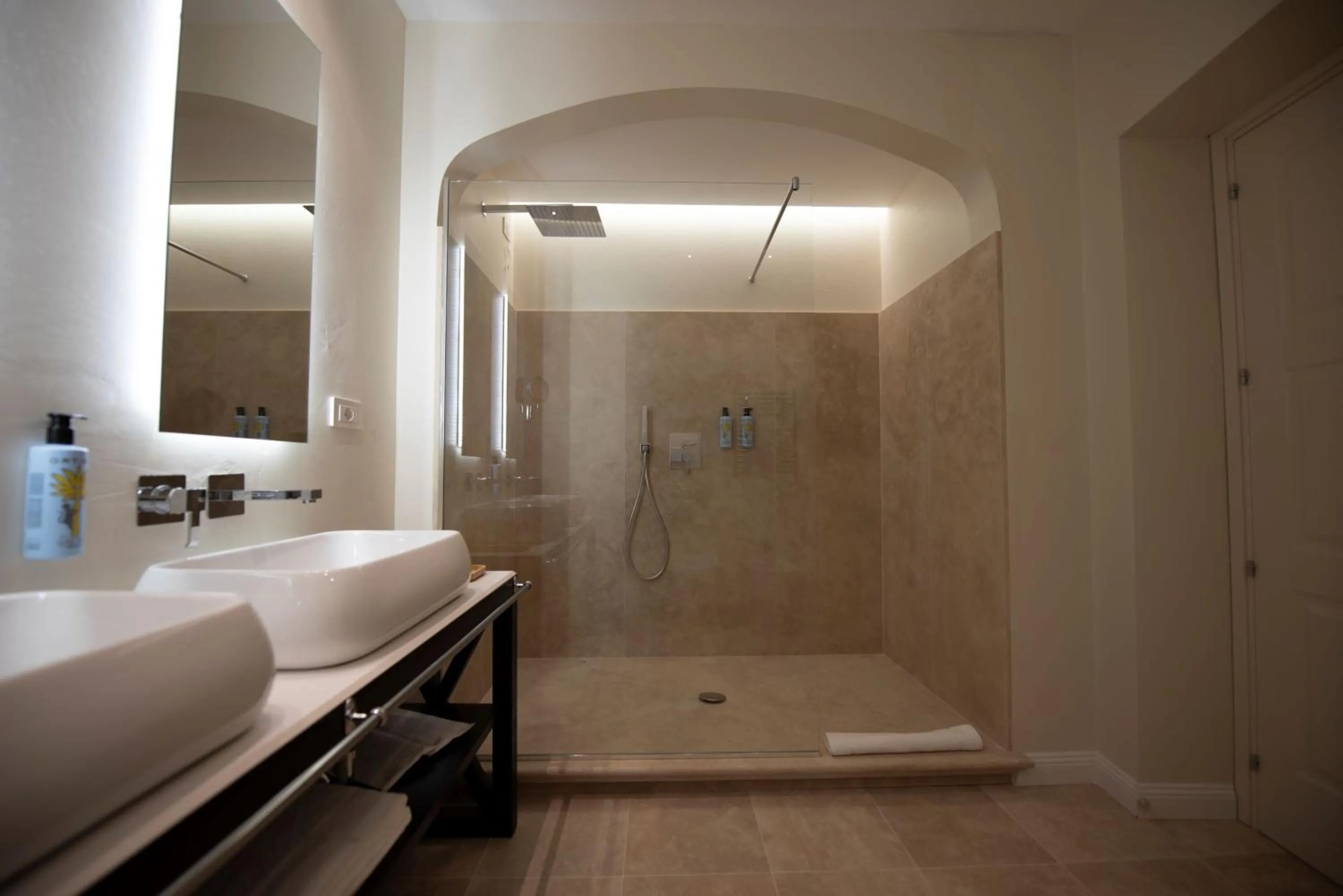 Shower in Costamante Suites & Spa