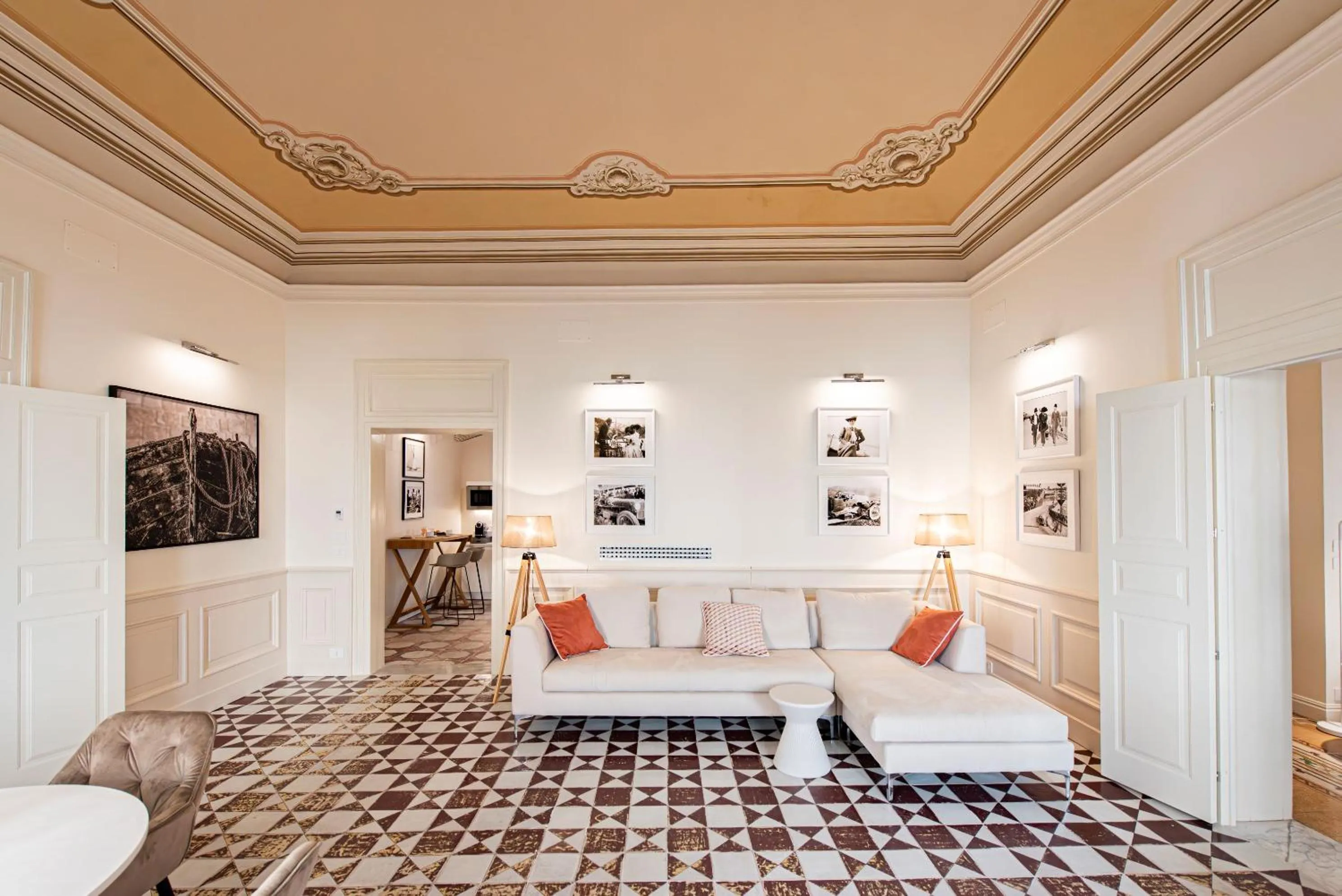 Living room, Bed in Costamante Suites & Spa