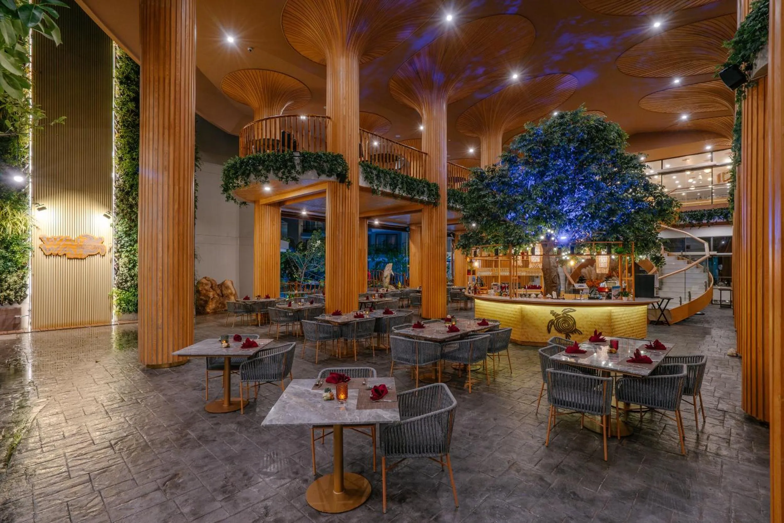 Restaurant/places to eat in Phuket Emerald Beach Resort