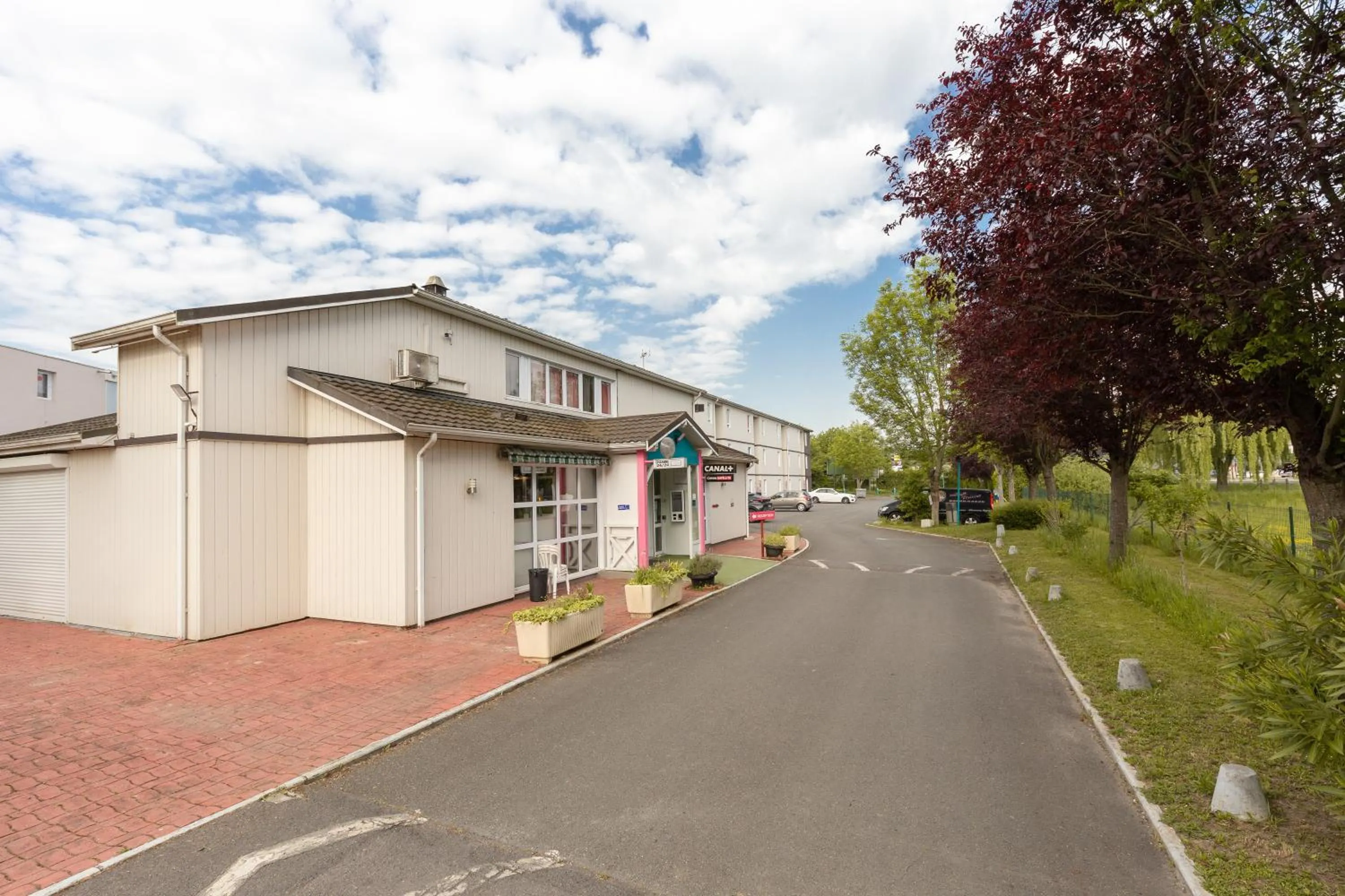 Property building in FASTHOTEL ROISSY CDG SUD - Claye Souilly