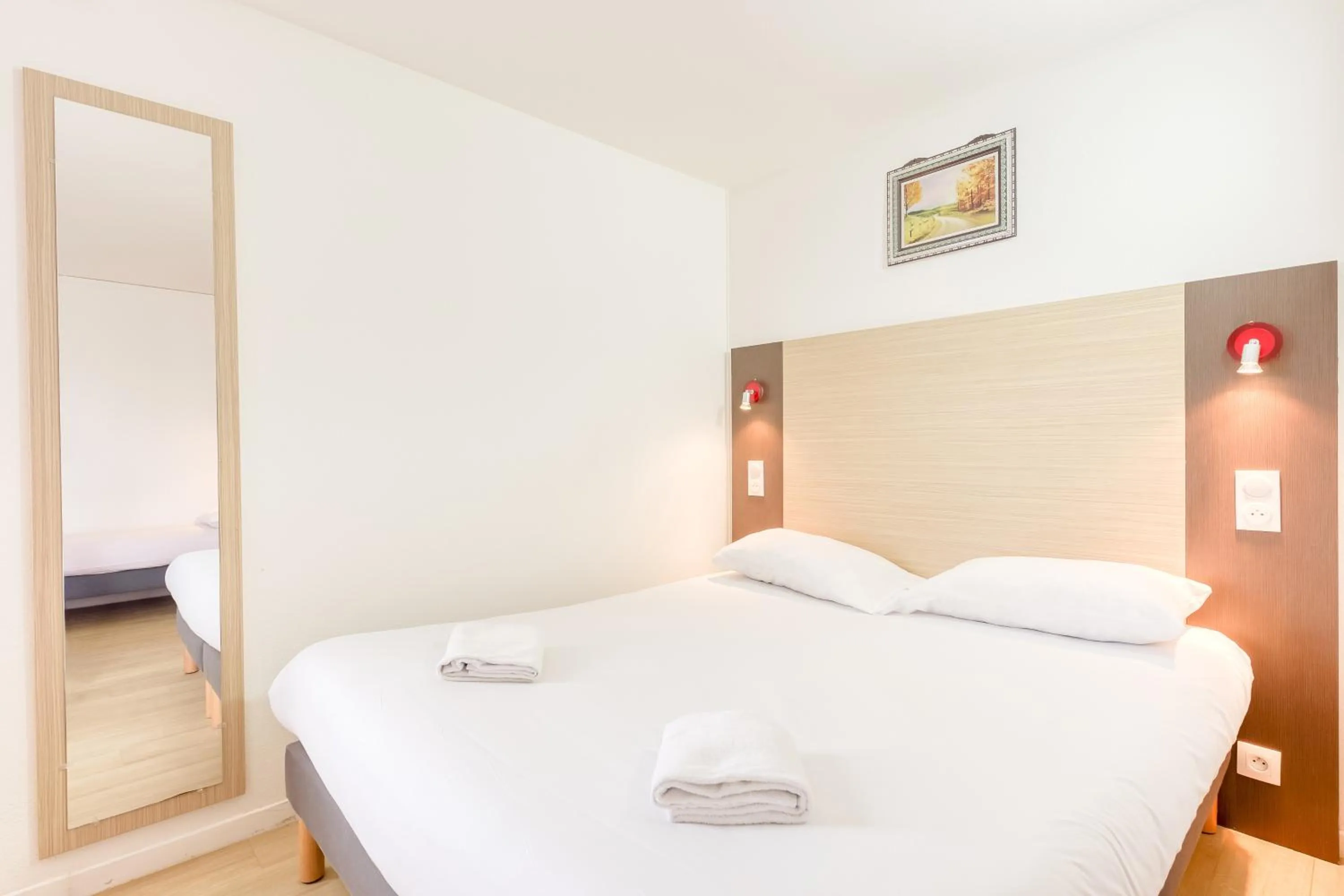 Bed in FASTHOTEL ROISSY CDG SUD - Claye Souilly