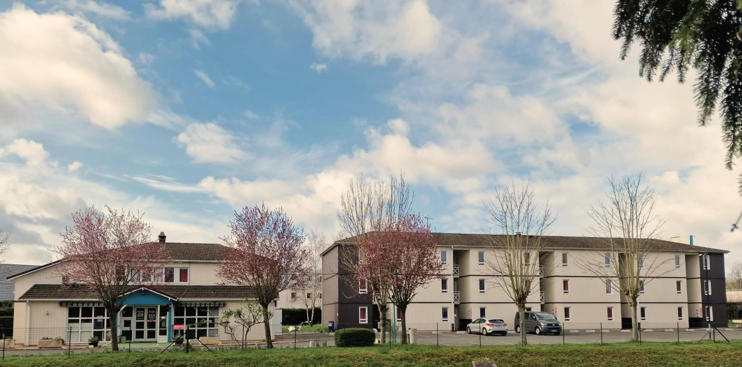 Property building in FASTHOTEL ROISSY CDG SUD - Claye Souilly