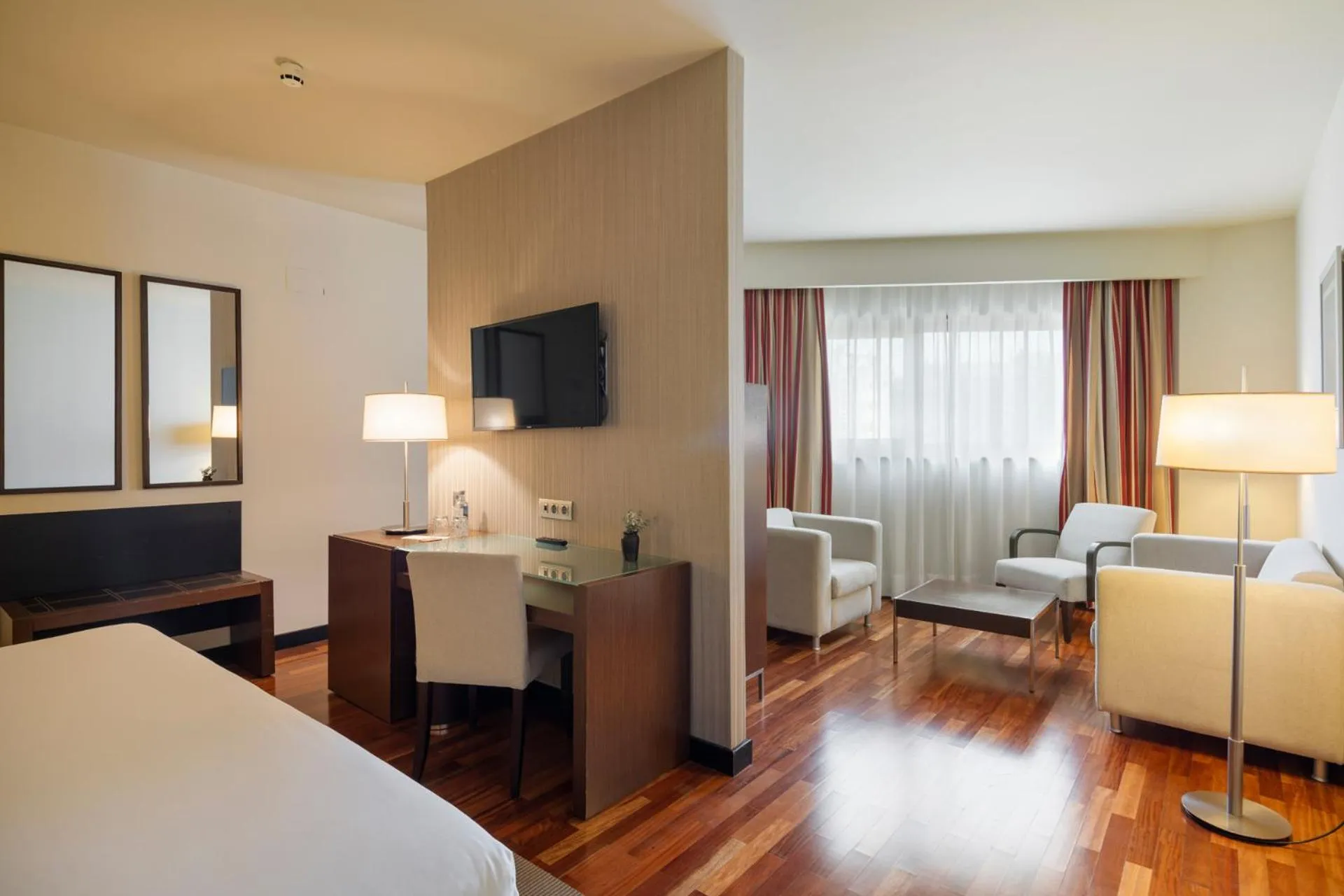 Photo of the whole room, Bed in Attica21 Coruña