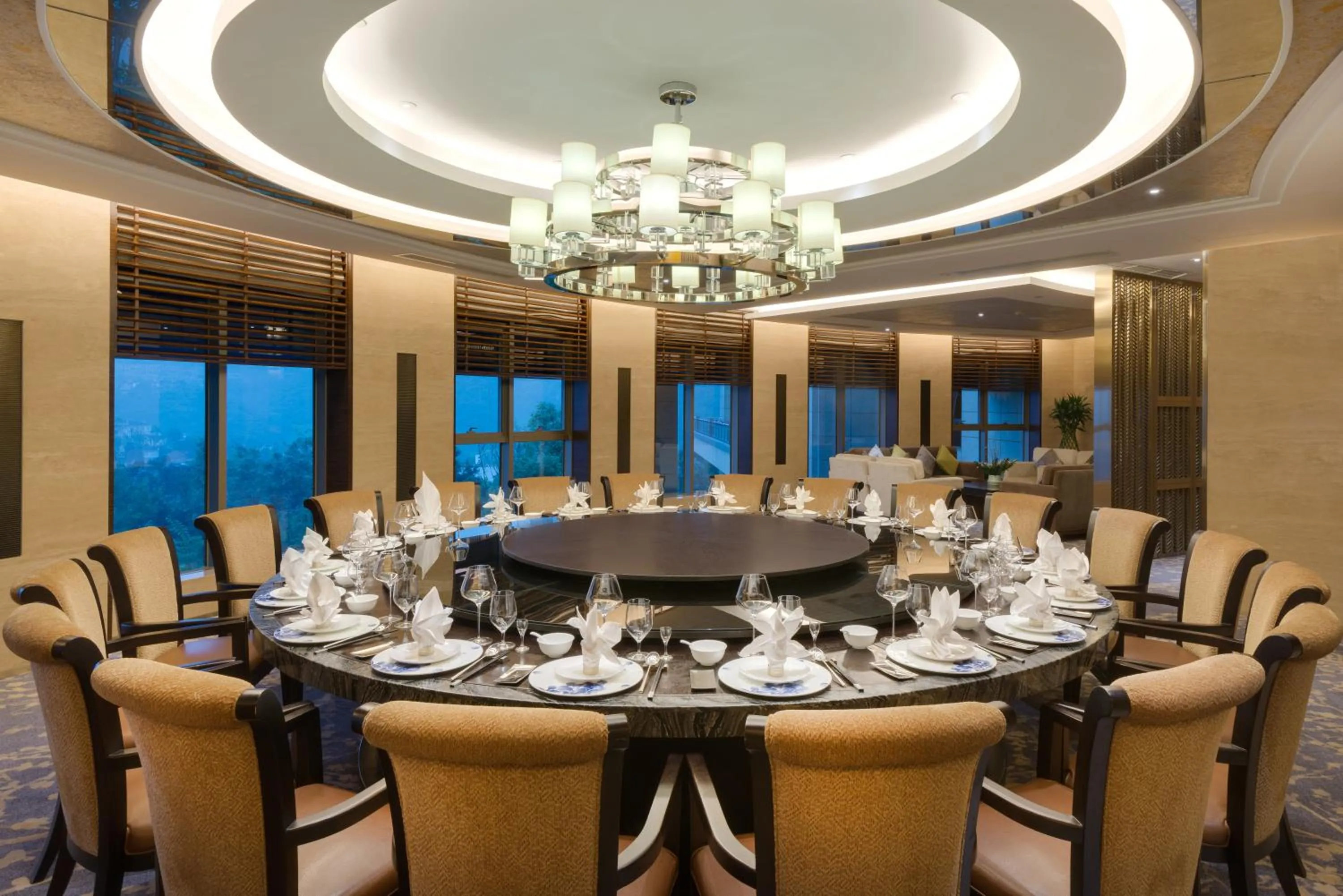 Restaurant/places to eat in Crowne Plaza Chongqing New North Zone by IHG