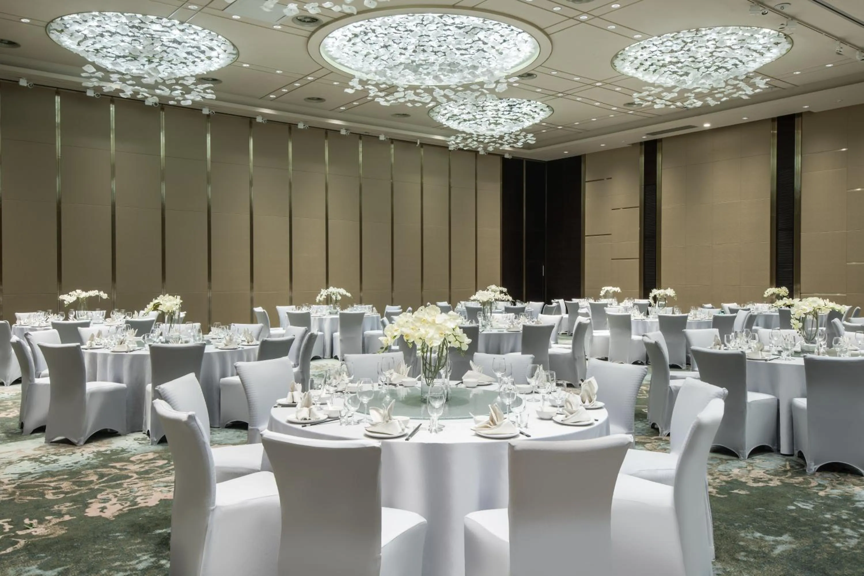 Meeting/conference room in Crowne Plaza Chongqing New North Zone by IHG