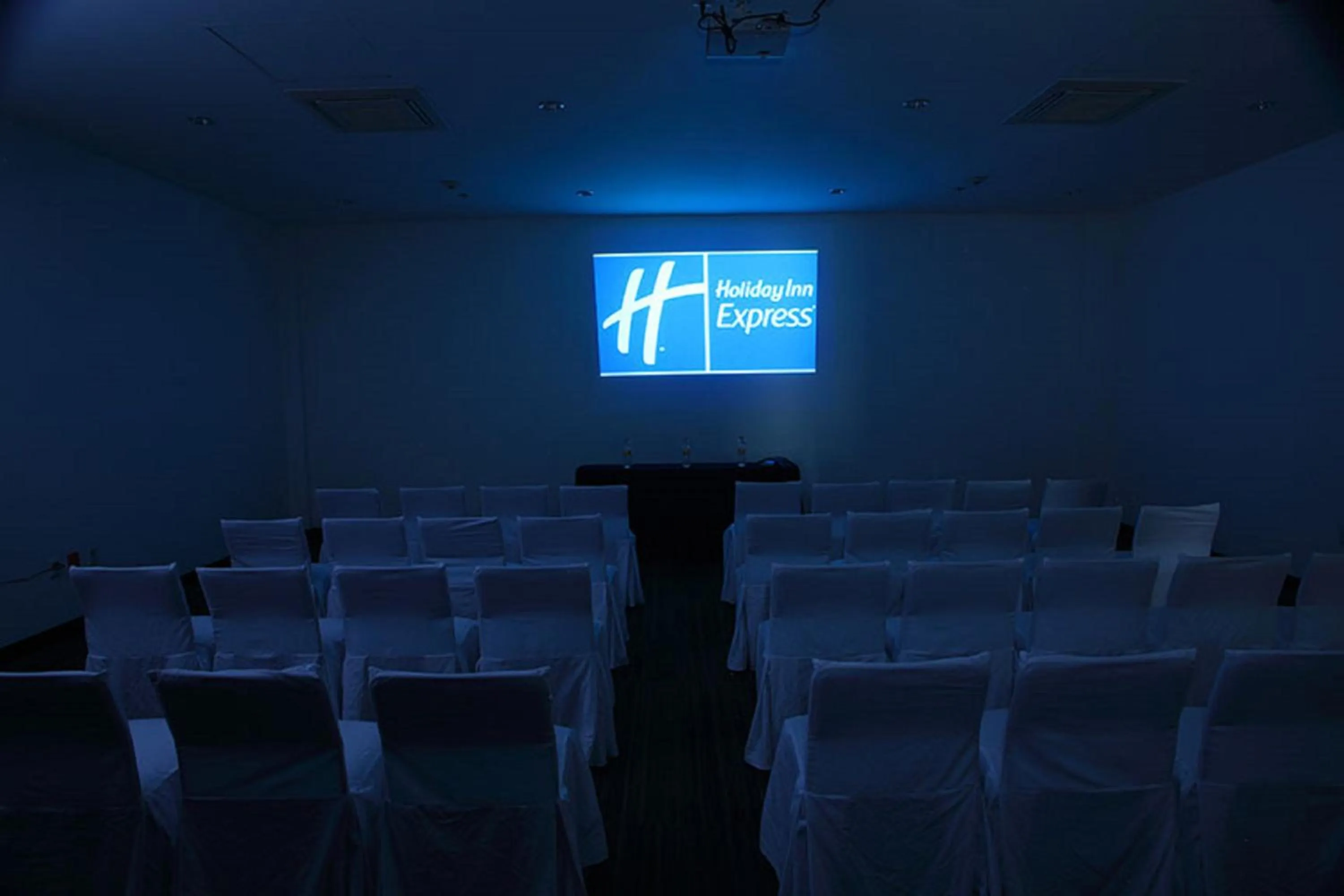 Meeting/conference room in Holiday Inn Express & Suites Puebla Angelopolis by IHG