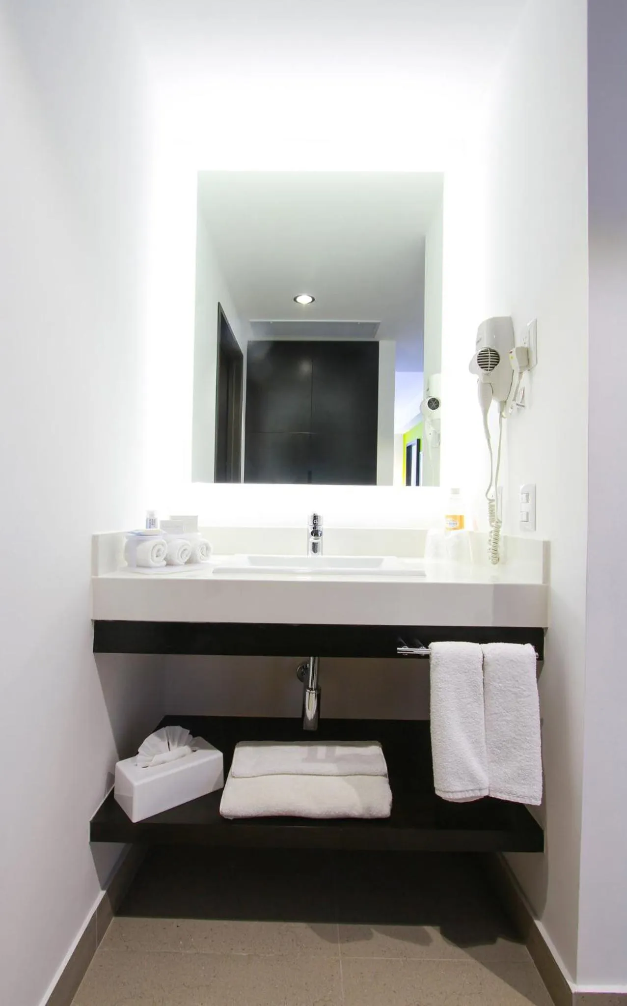 Bathroom in Holiday Inn Express & Suites Puebla Angelopolis by IHG
