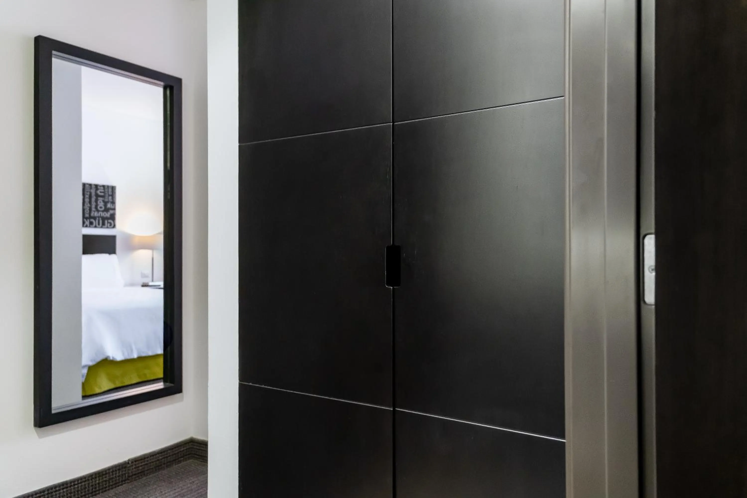 wardrobe in Holiday Inn Express & Suites Puebla Angelopolis by IHG