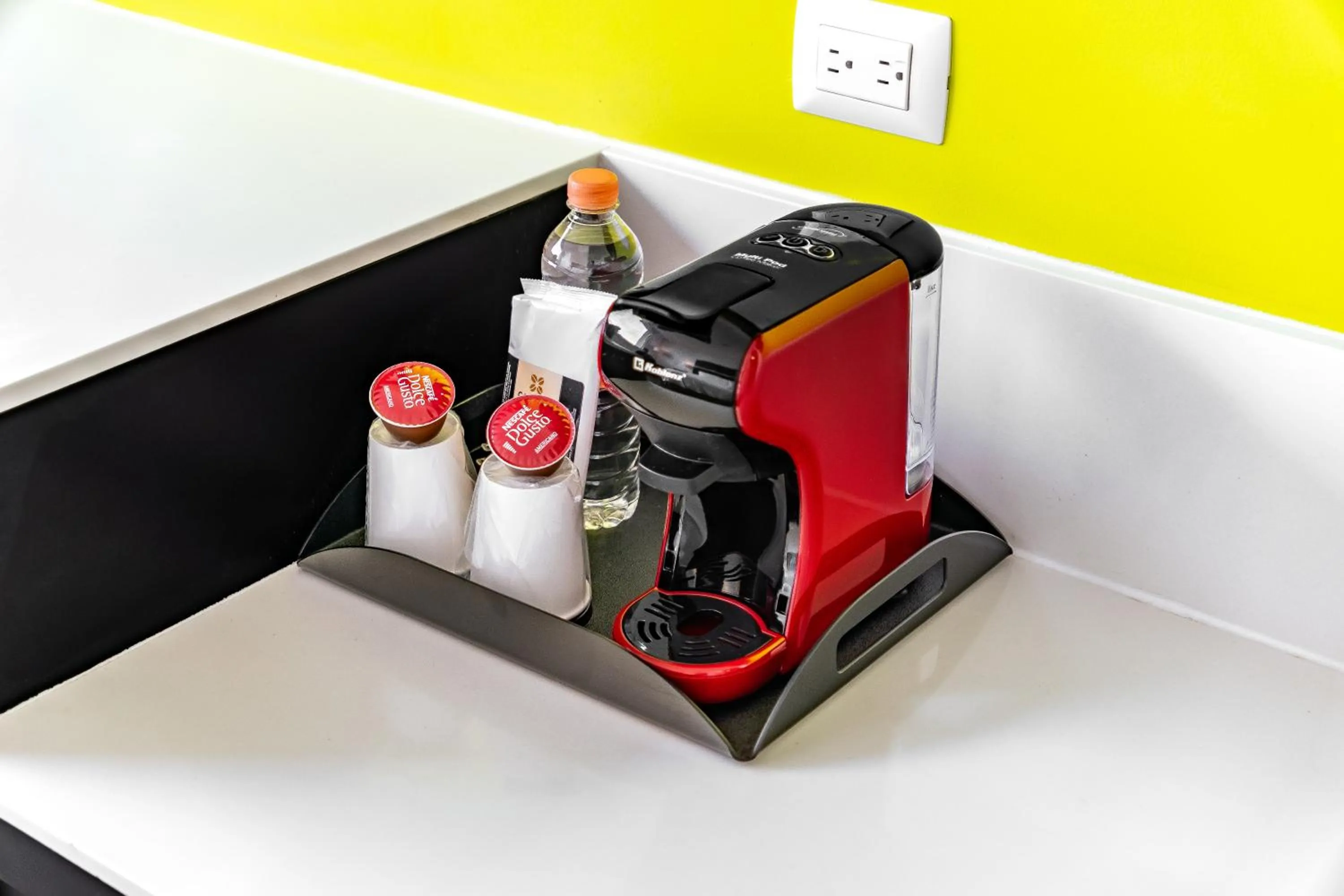 Coffee/tea facilities in Holiday Inn Express & Suites Puebla Angelopolis by IHG