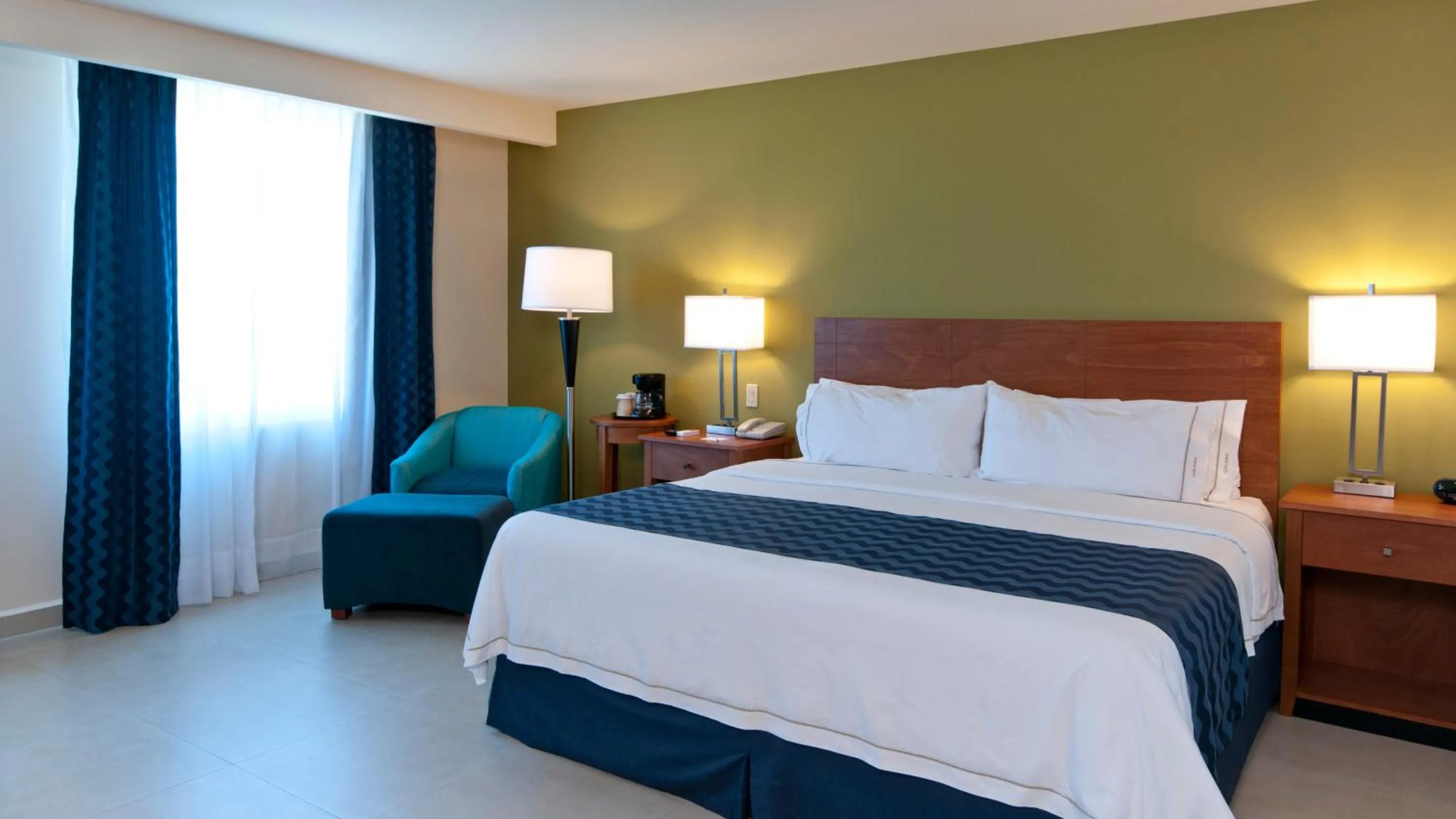 Photo of the whole room, Bed in Holiday Inn Express Cabo San Lucas by IHG