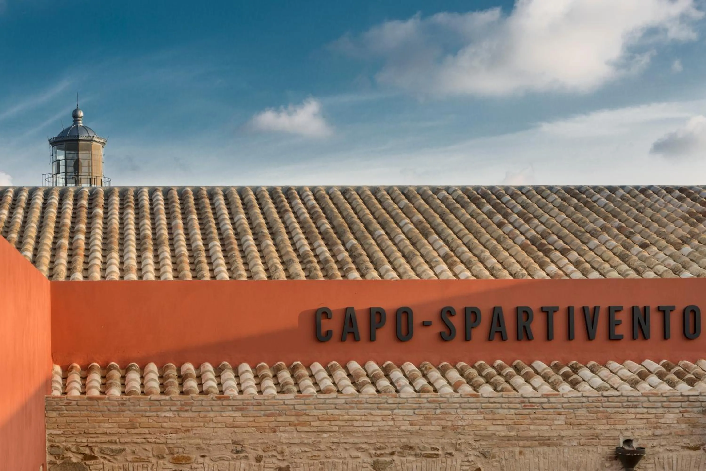 Property building in Faro Capo Spartivento