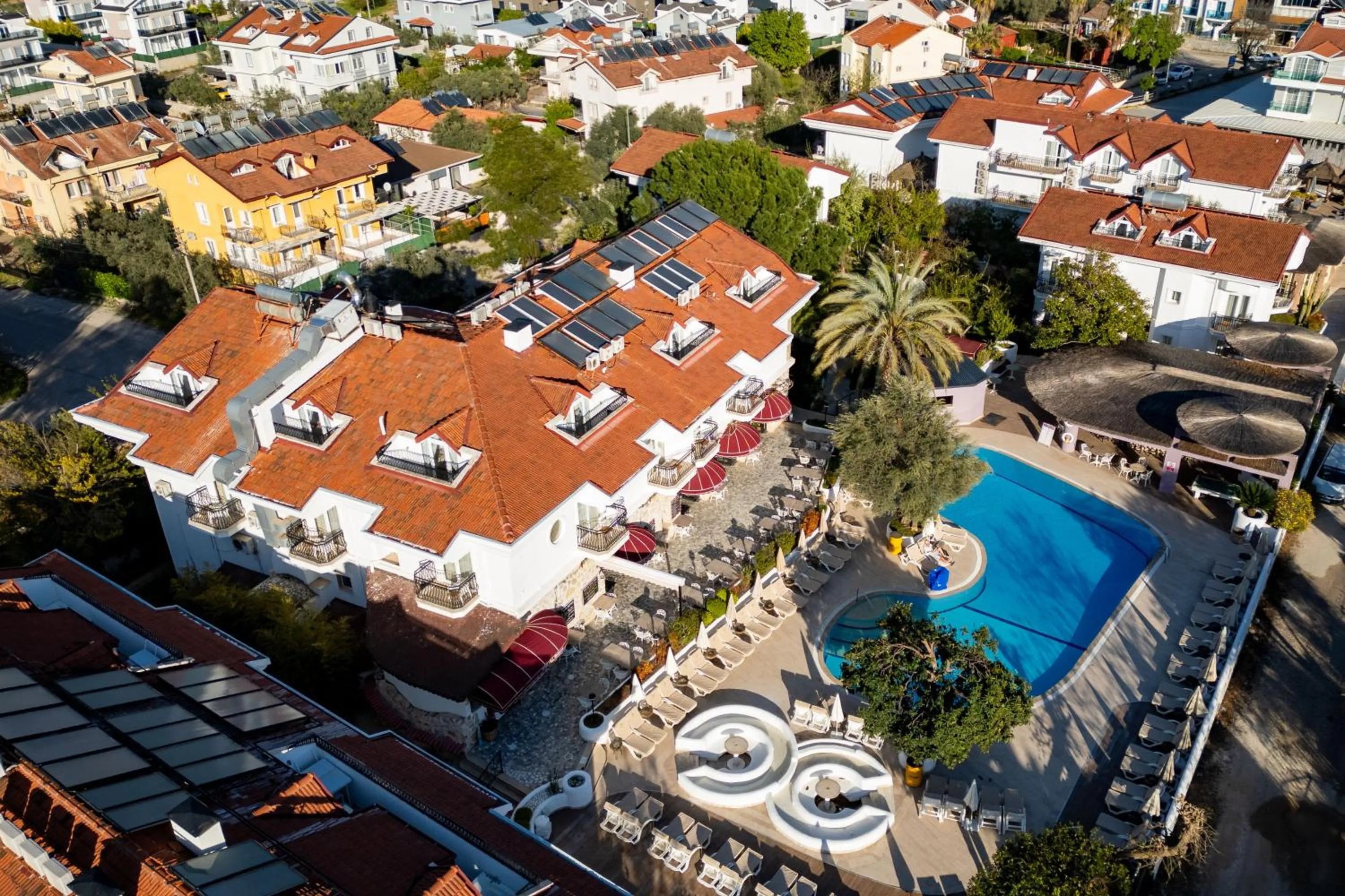 Pinehill Hotel & Suites