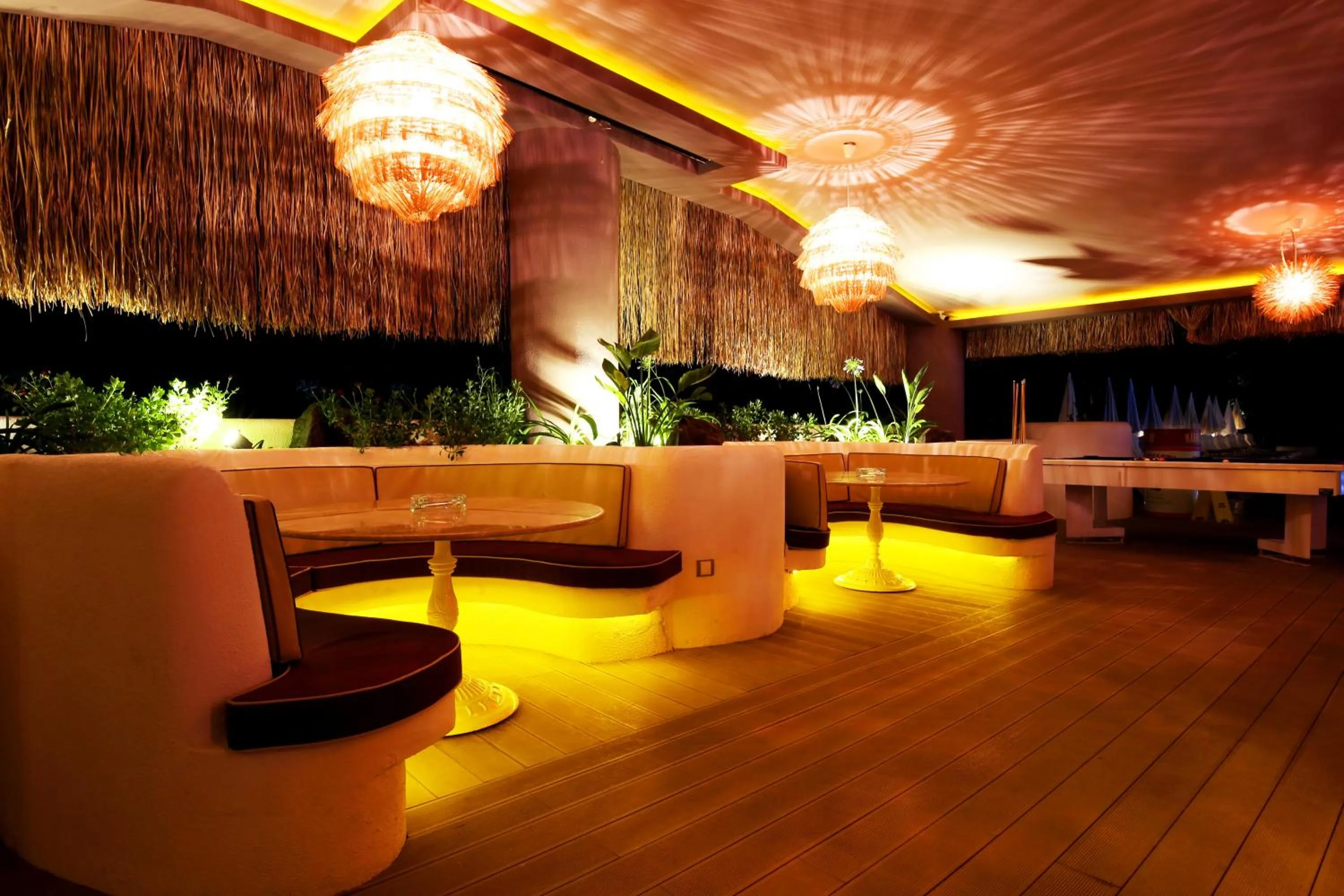 Lounge or bar in Pinehill Hotel & Suites