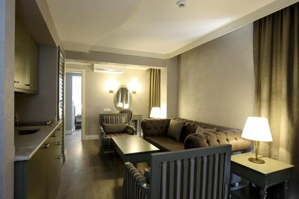 Pinehill Hotel & Suites