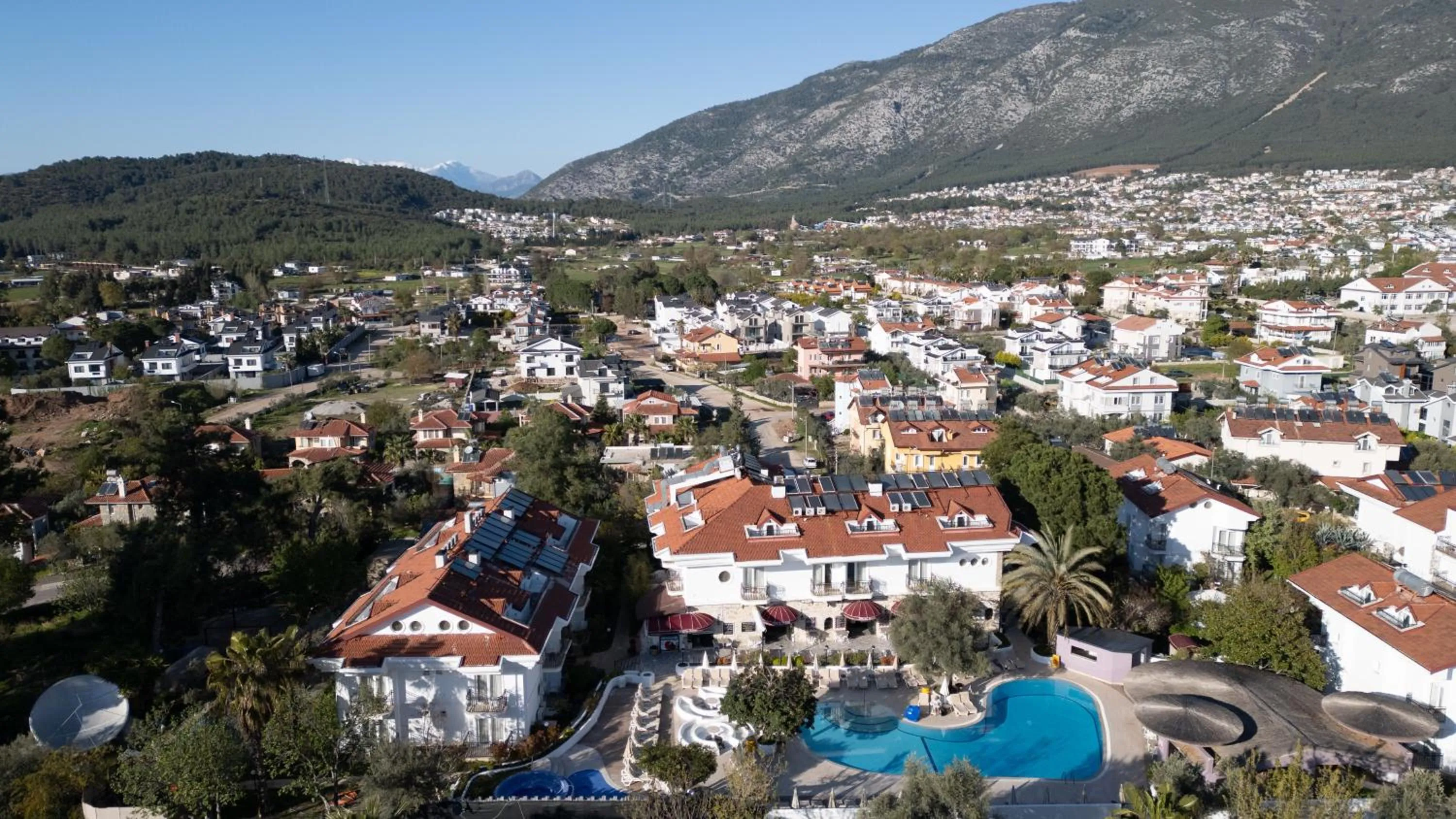 Pinehill Hotel & Suites