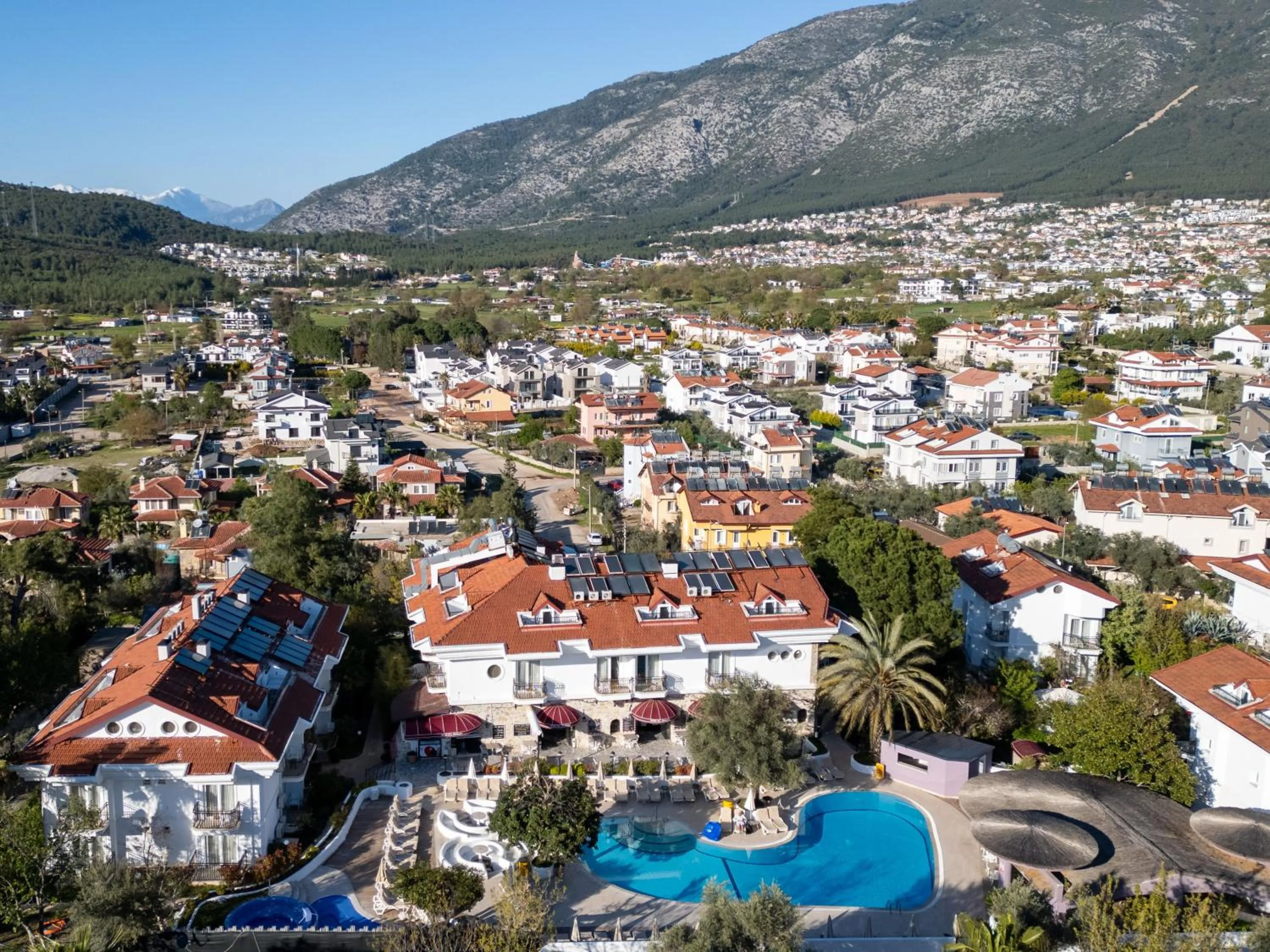 Pinehill Hotel & Suites