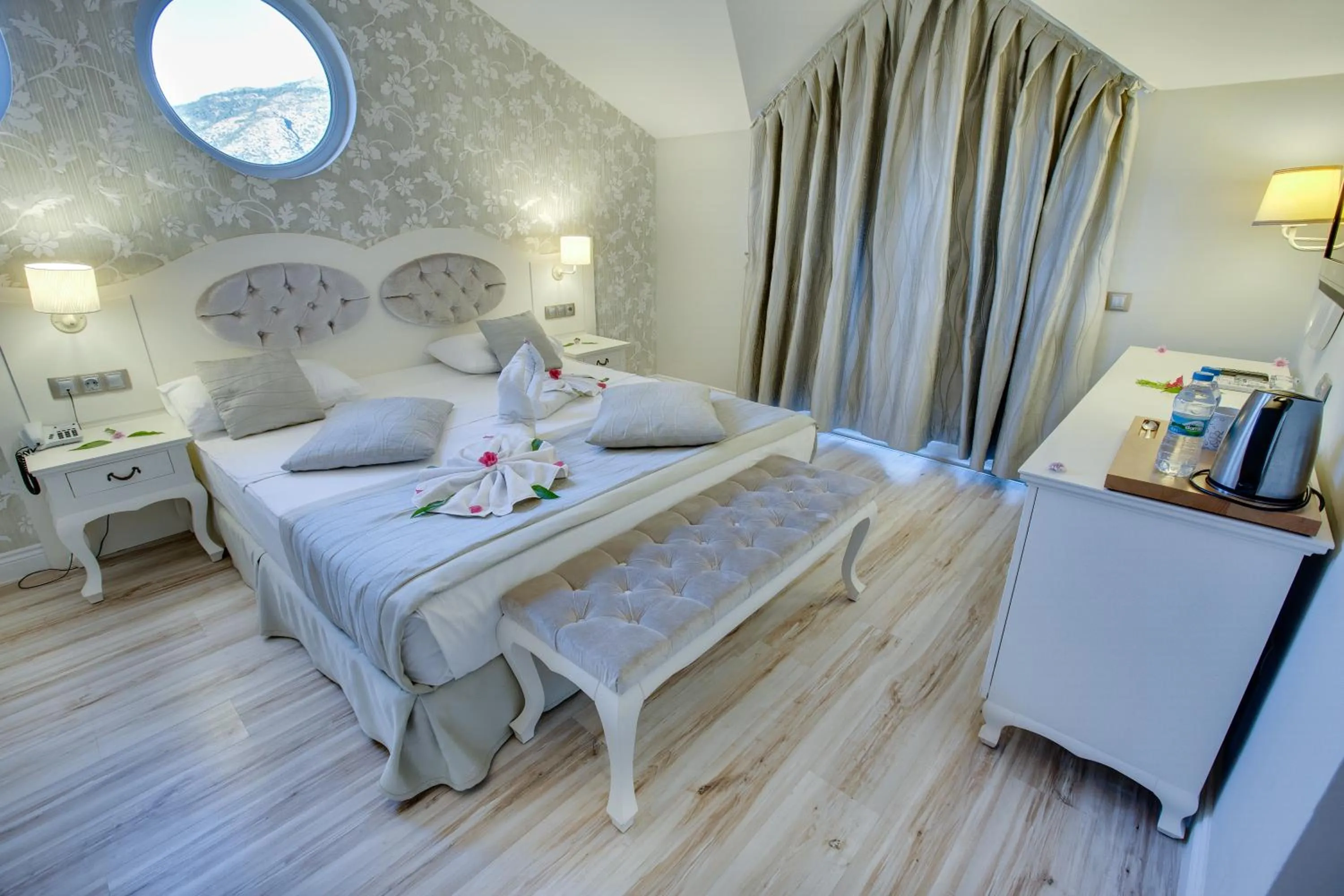 Photo of the whole room, Bed in Pinehill Hotel & Suites