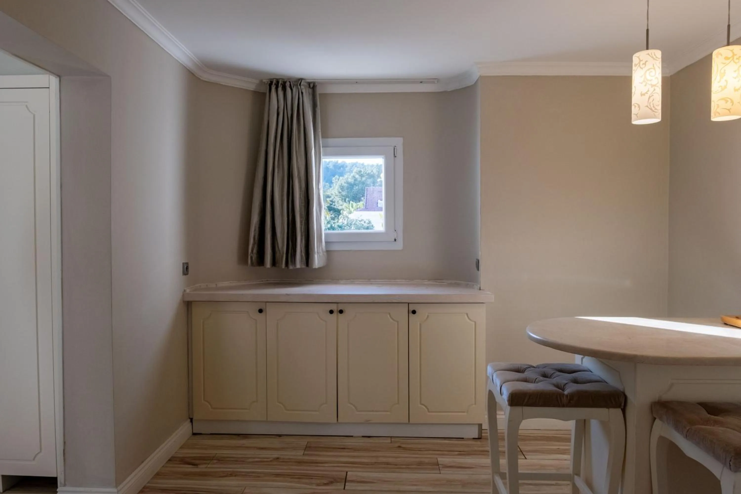 Pinehill Hotel & Suites