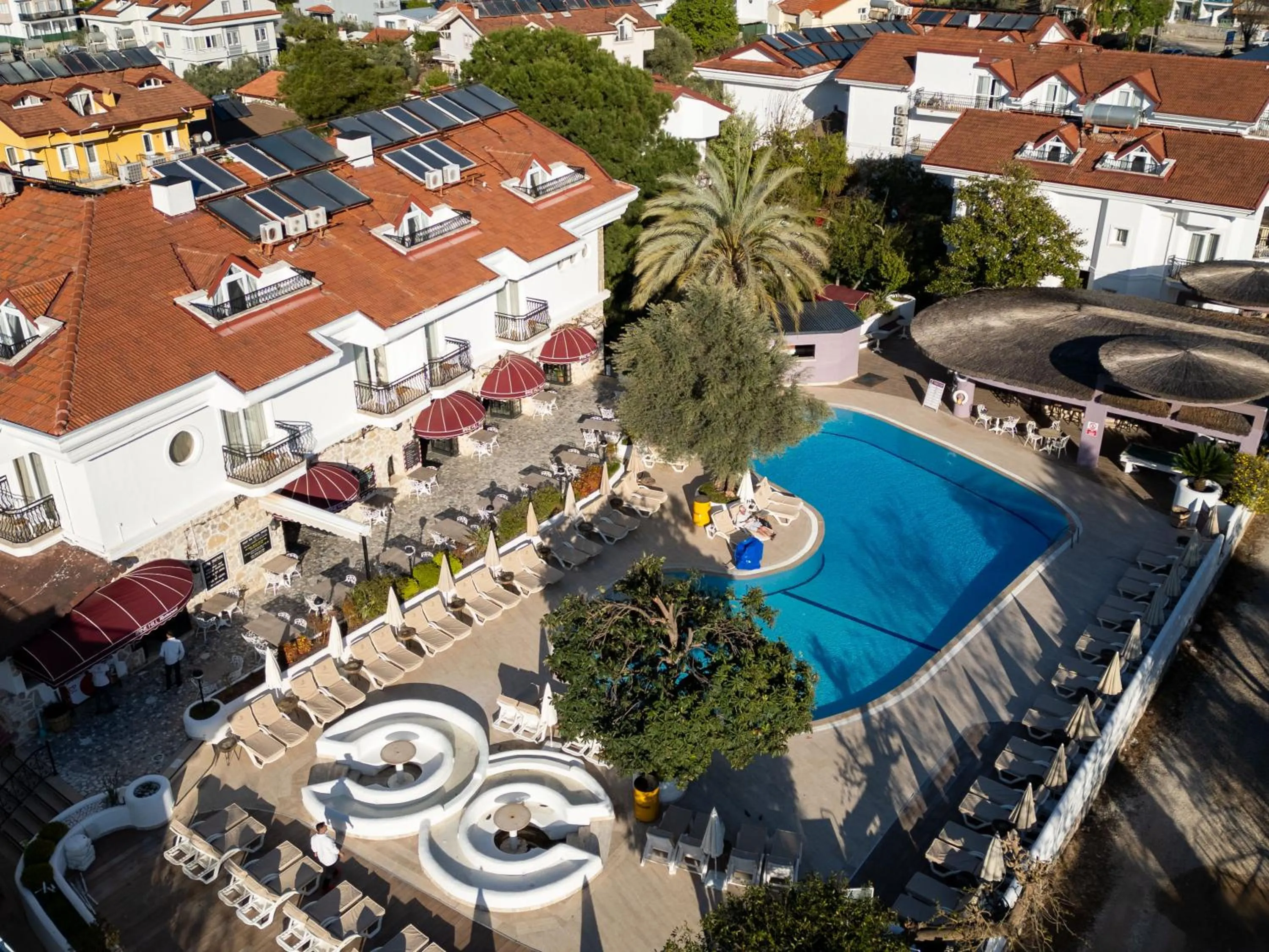 Pinehill Hotel & Suites