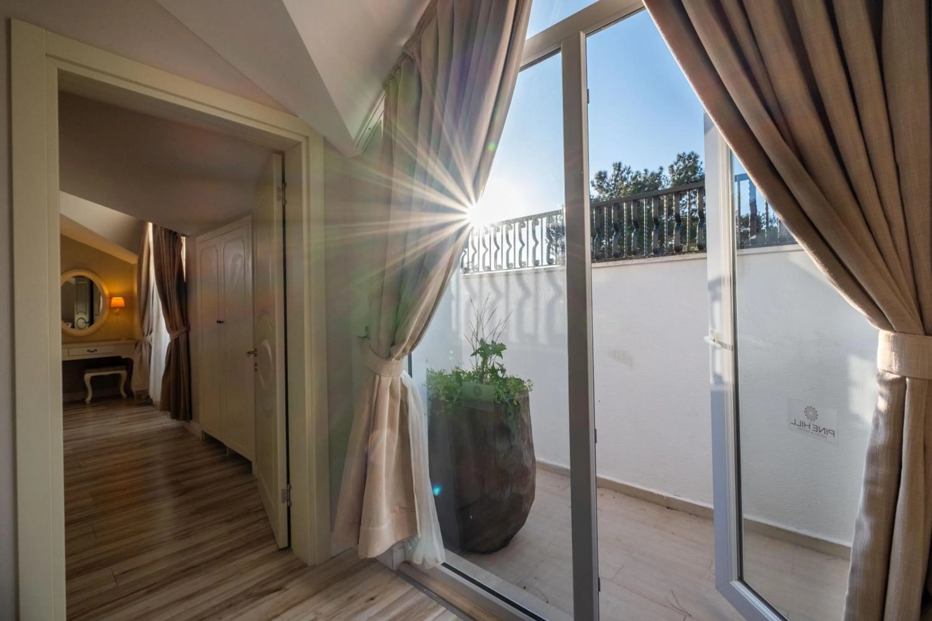 Pinehill Hotel & Suites