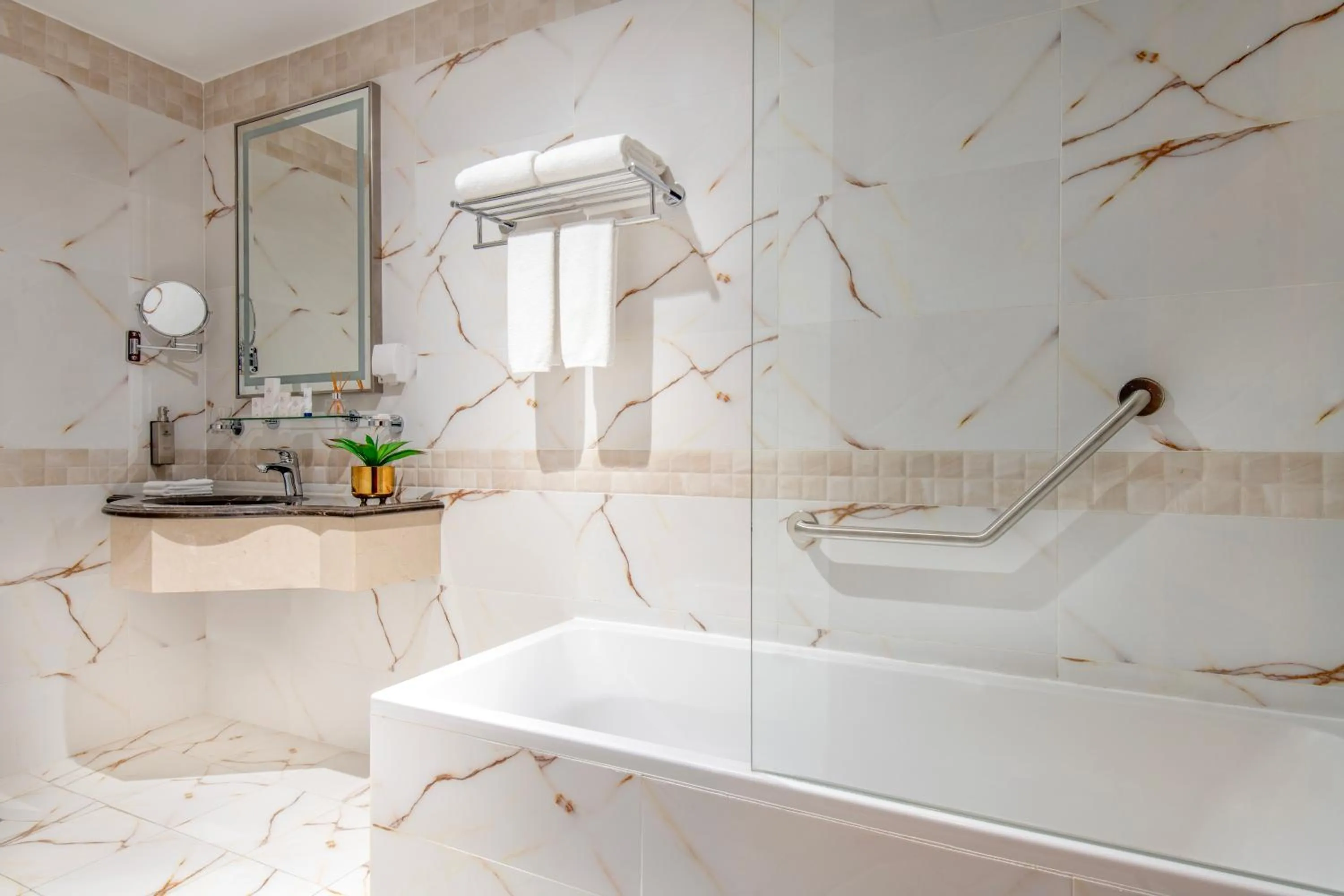 Shower in Somerset Al Mansoura Doha