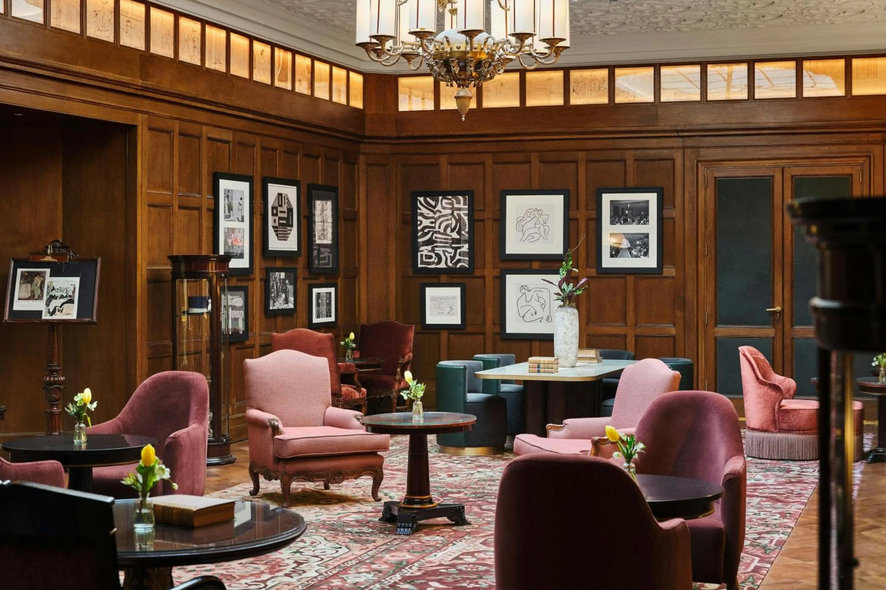 Lounge or bar in The Palace, a Luxury Collection Hotel, Madrid